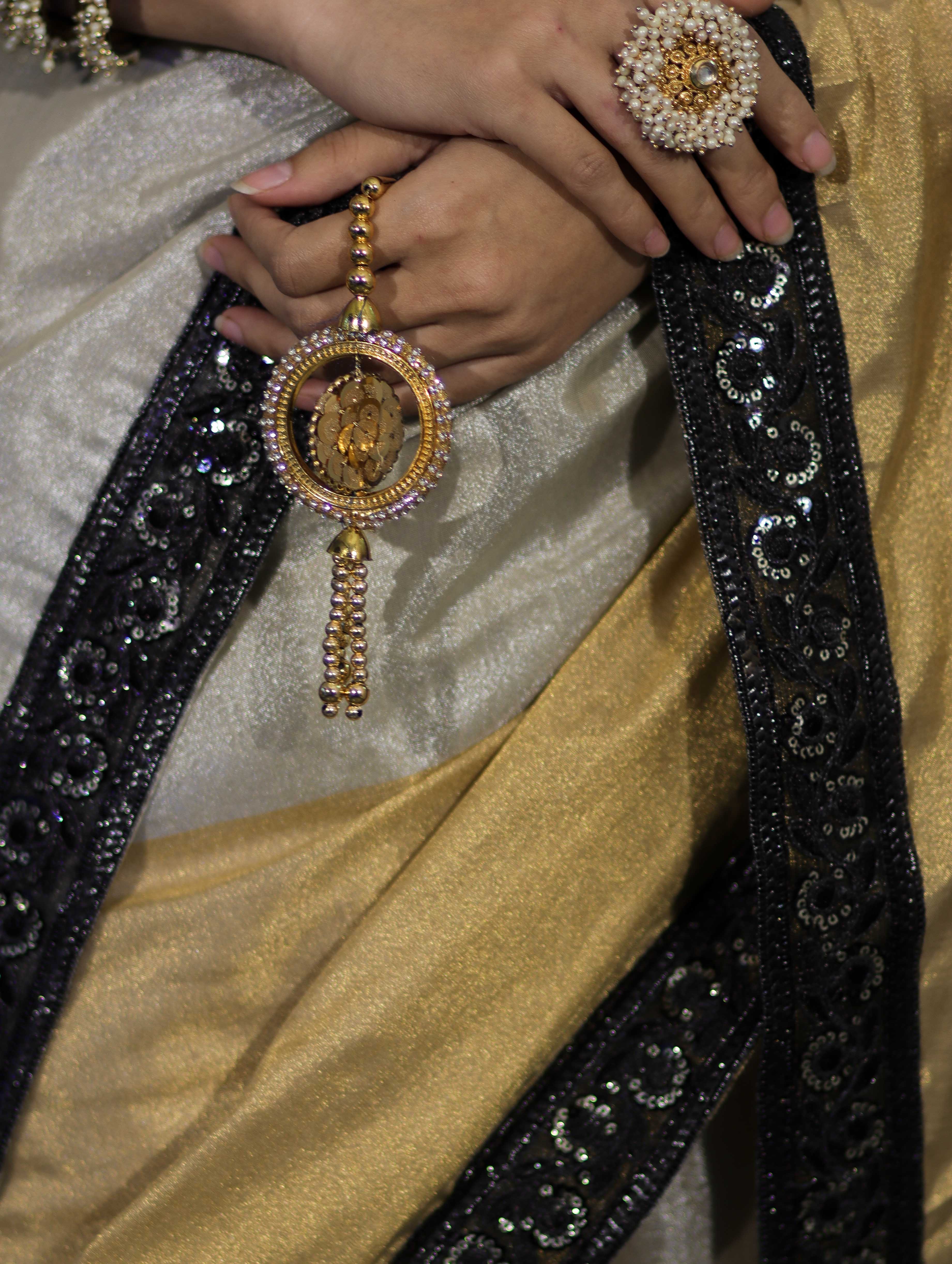 Banarasee Handloom Dual Color Plain Tissue Saree With Lace-Gold & Silver