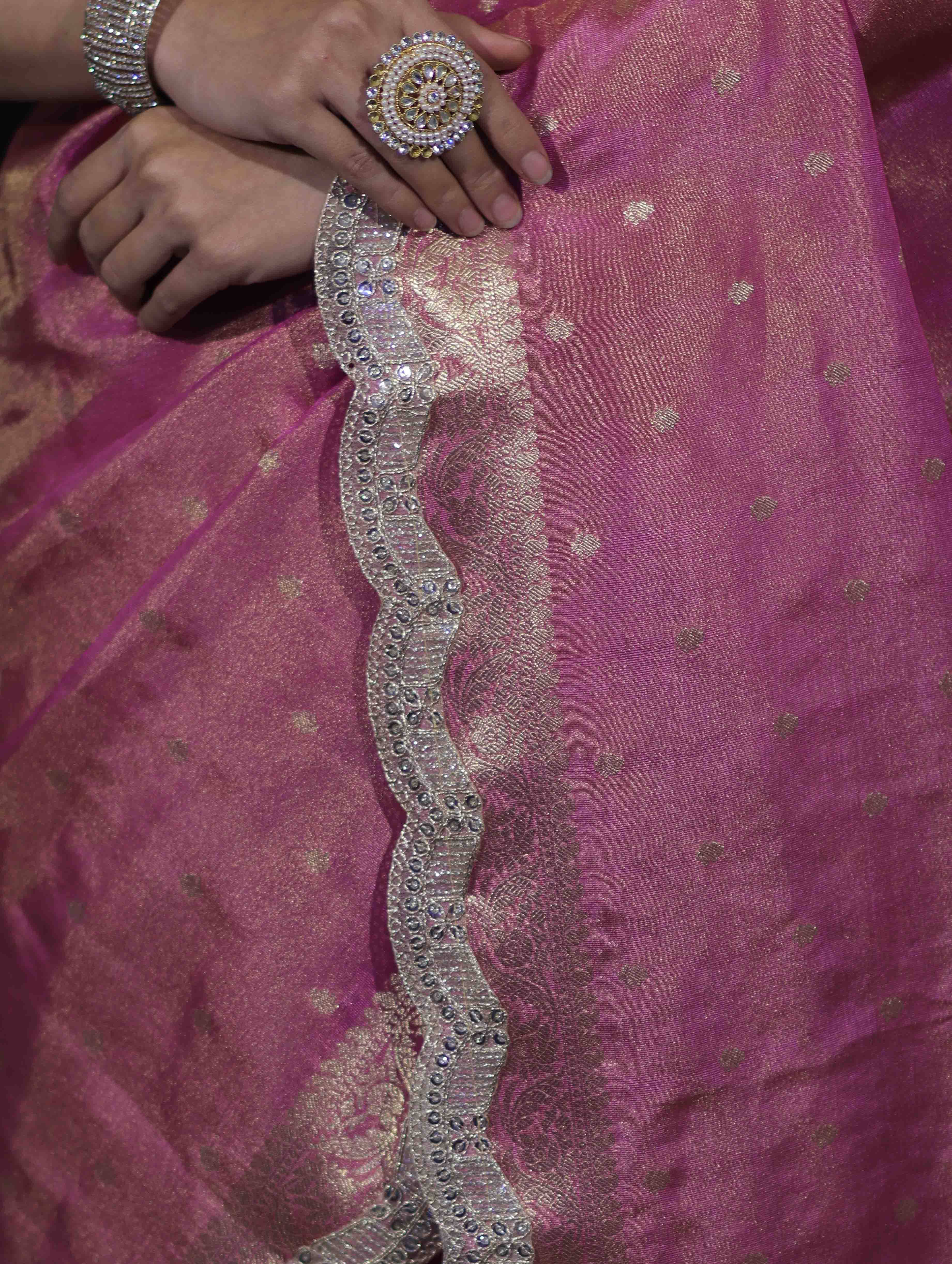 Banarasee Handloom Dual Tone Shimmer Tissue Saree With Buti Design Zari Border & Lace-Pink