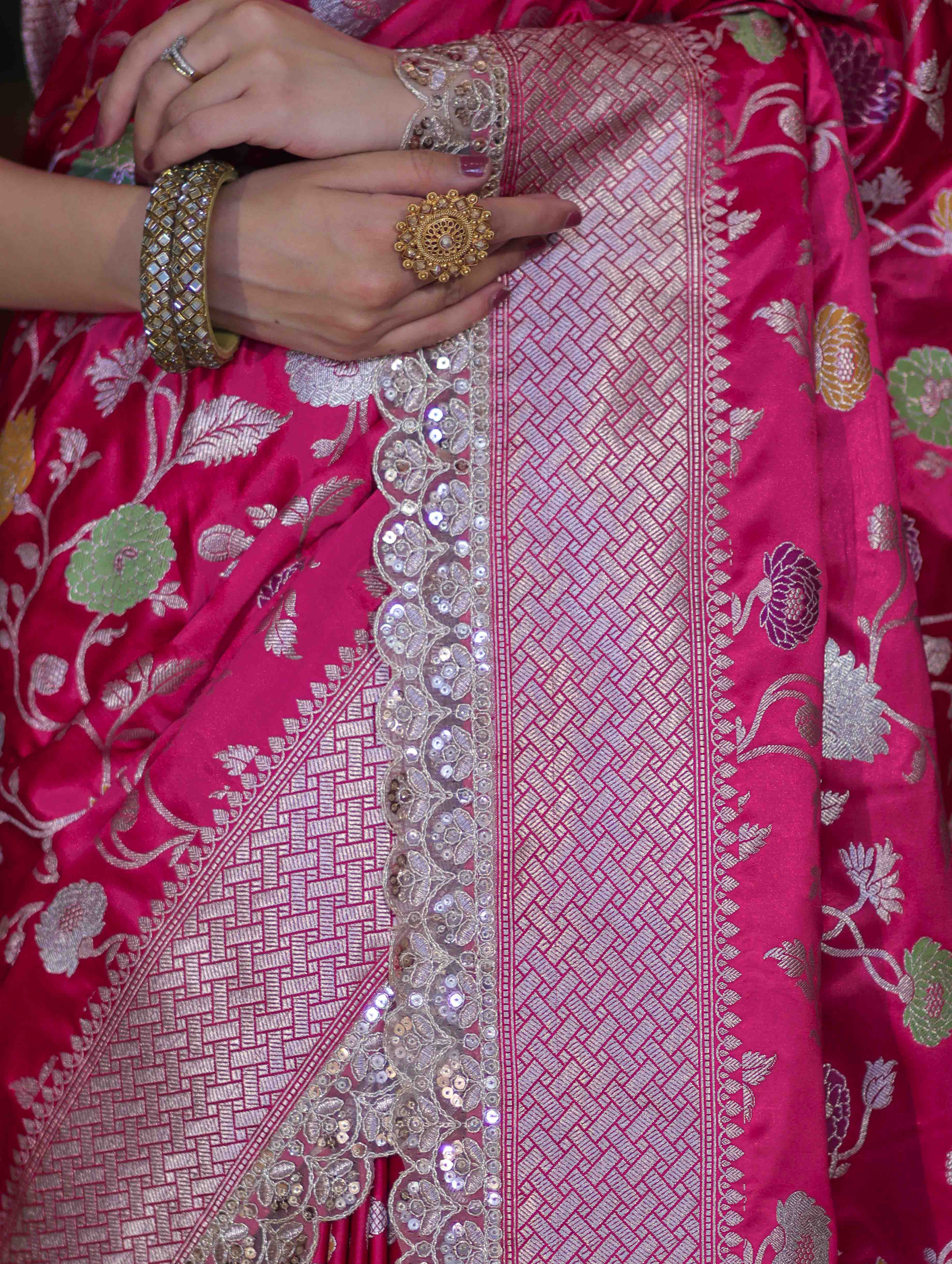 Banarasee Handloom Mashru Silk Saree With Jaal Design & Lace Border-Fuchsia Pink