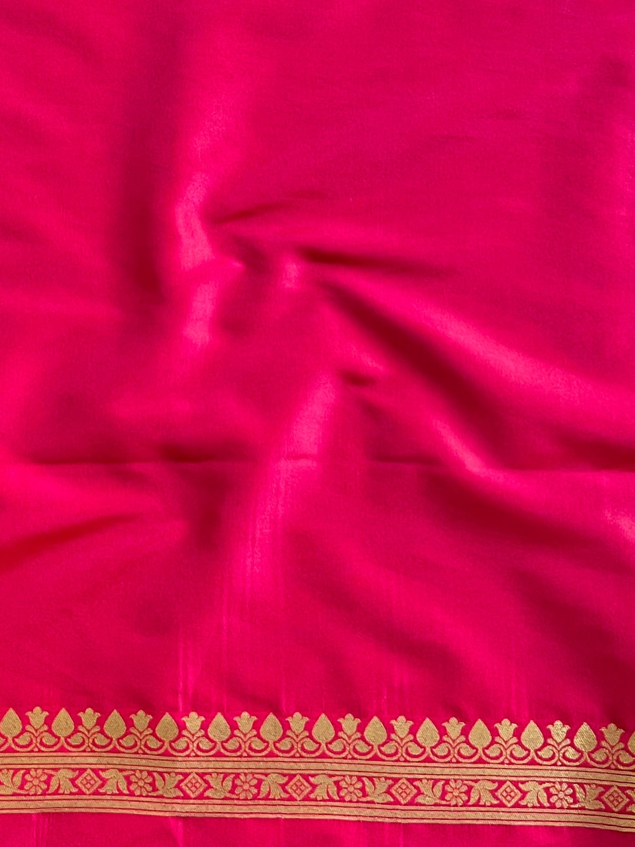 Banarasee Handwoven Semi-Katan Tanchoi Weaving Floral Border Saree-Pink