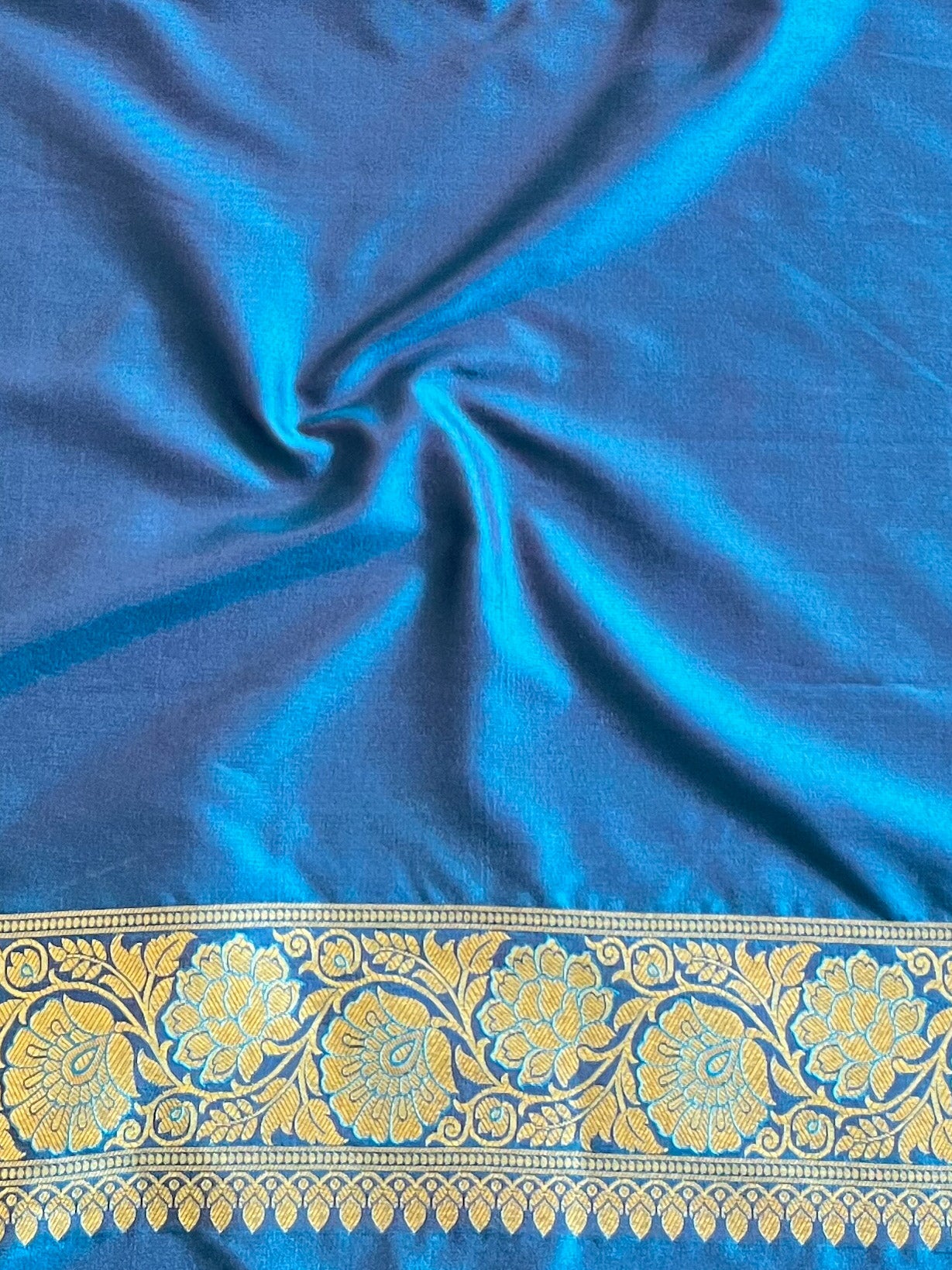 Banarasee Handwoven Semi-Katan Tanchoi Weaving Floral Border Saree-Blue
