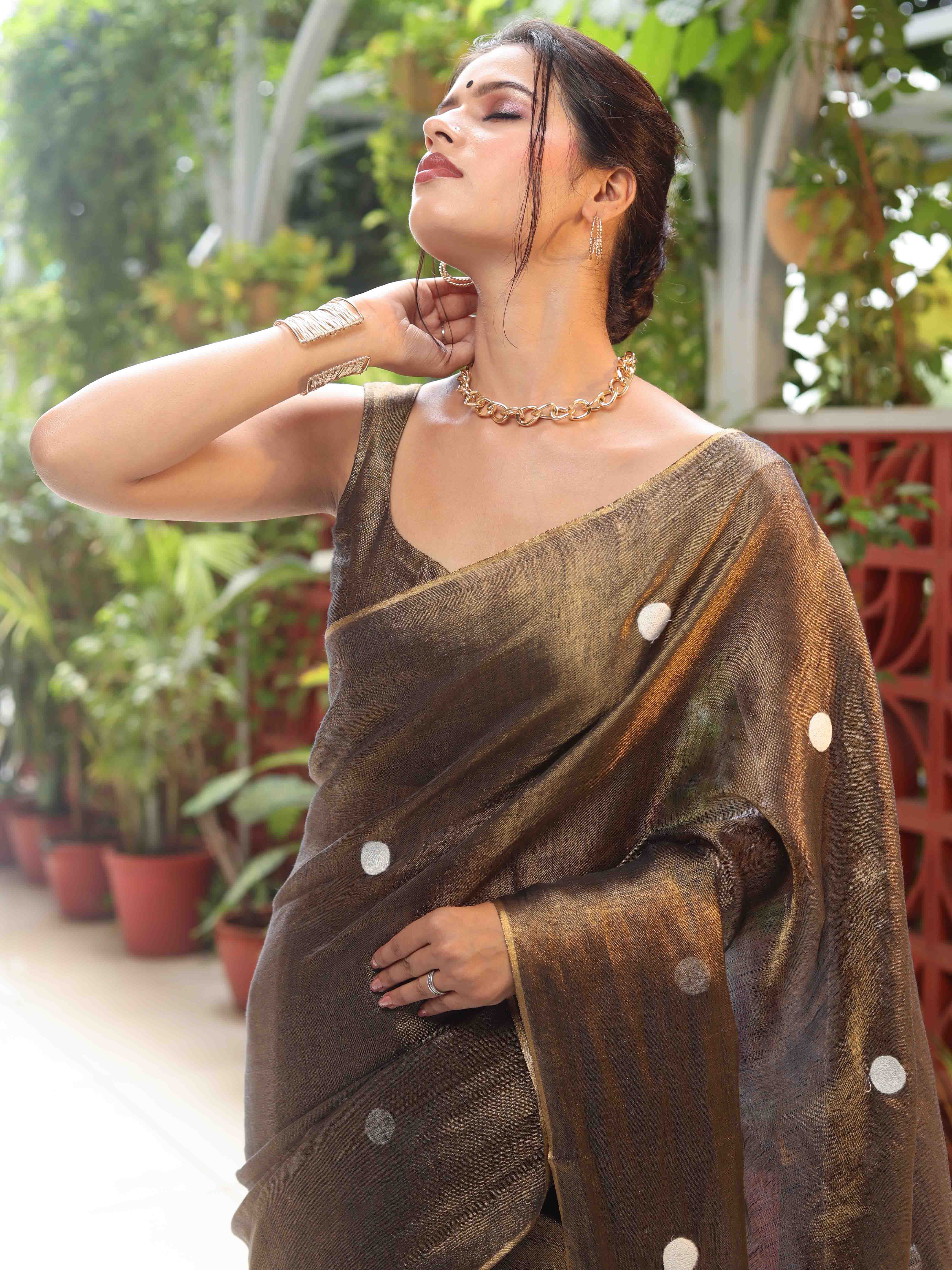Banarasee Linen Tissue Metallic Shine Saree With Embroidered Buta-Black (Gold Tone)