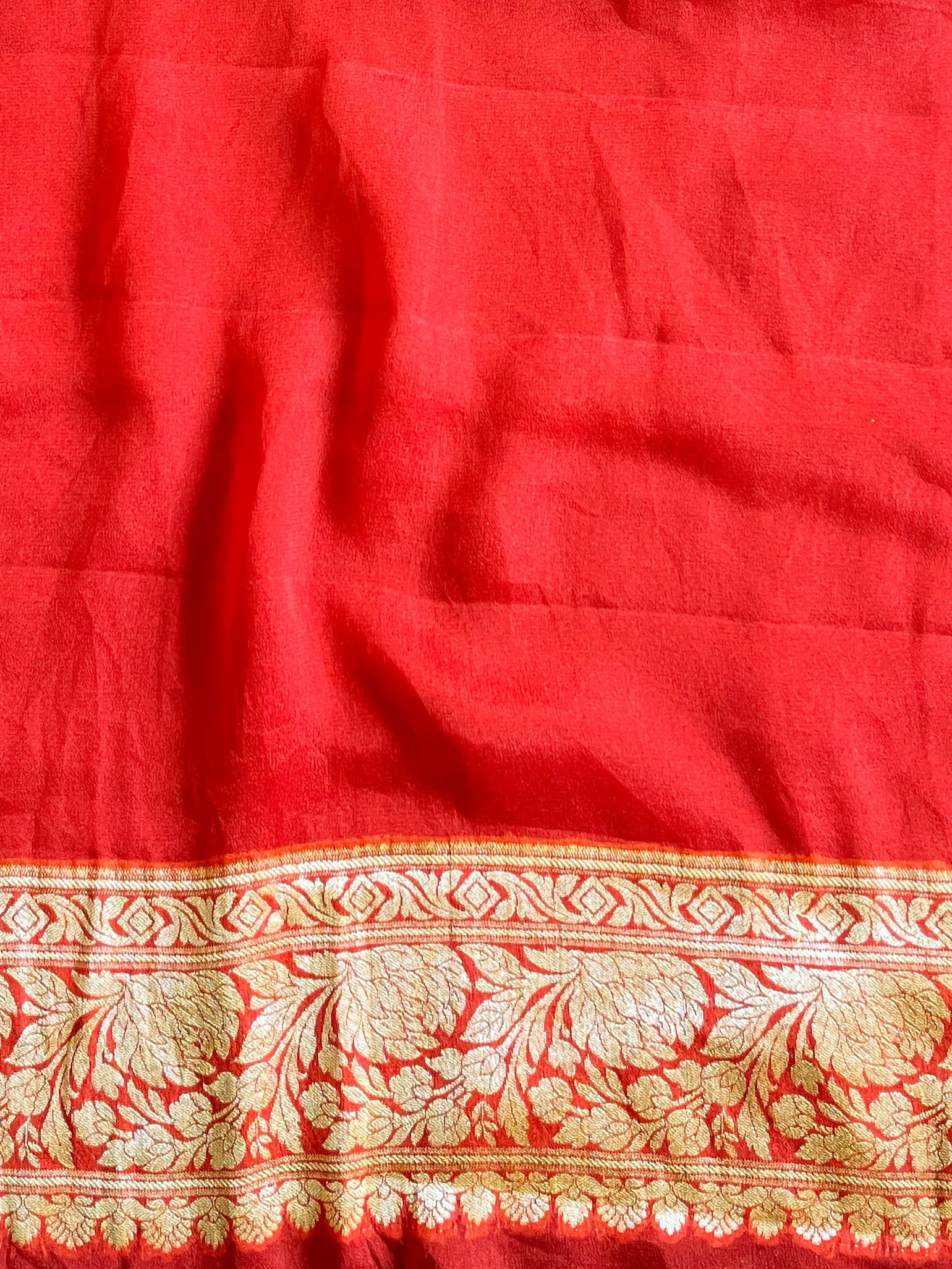 Banarasee Chiffon Floral Zari Jaal Border Saree-Red
