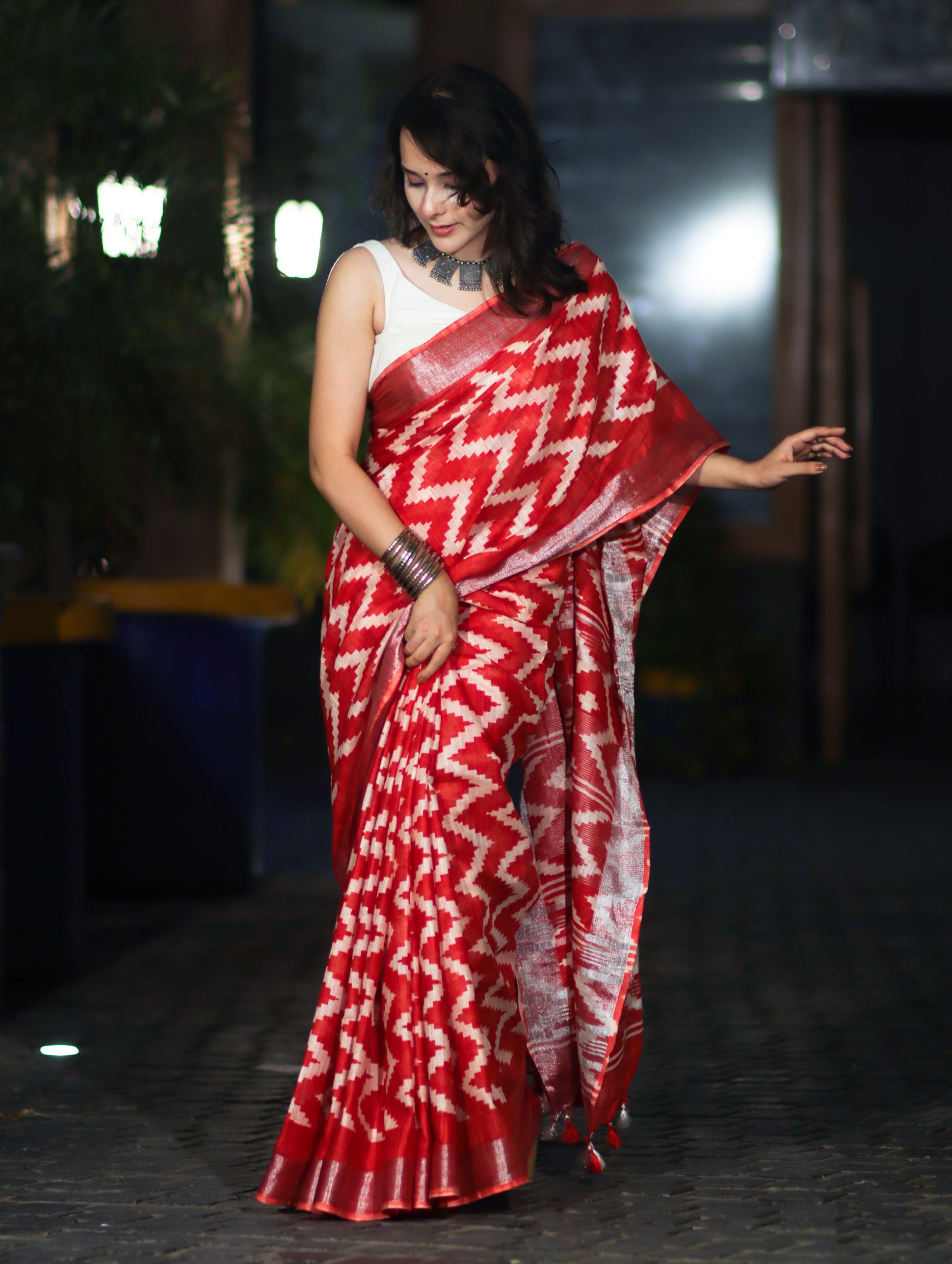 Bhagalpur Handloom Pure Linen Cotton Zig-Zag Pattern Saree-Red