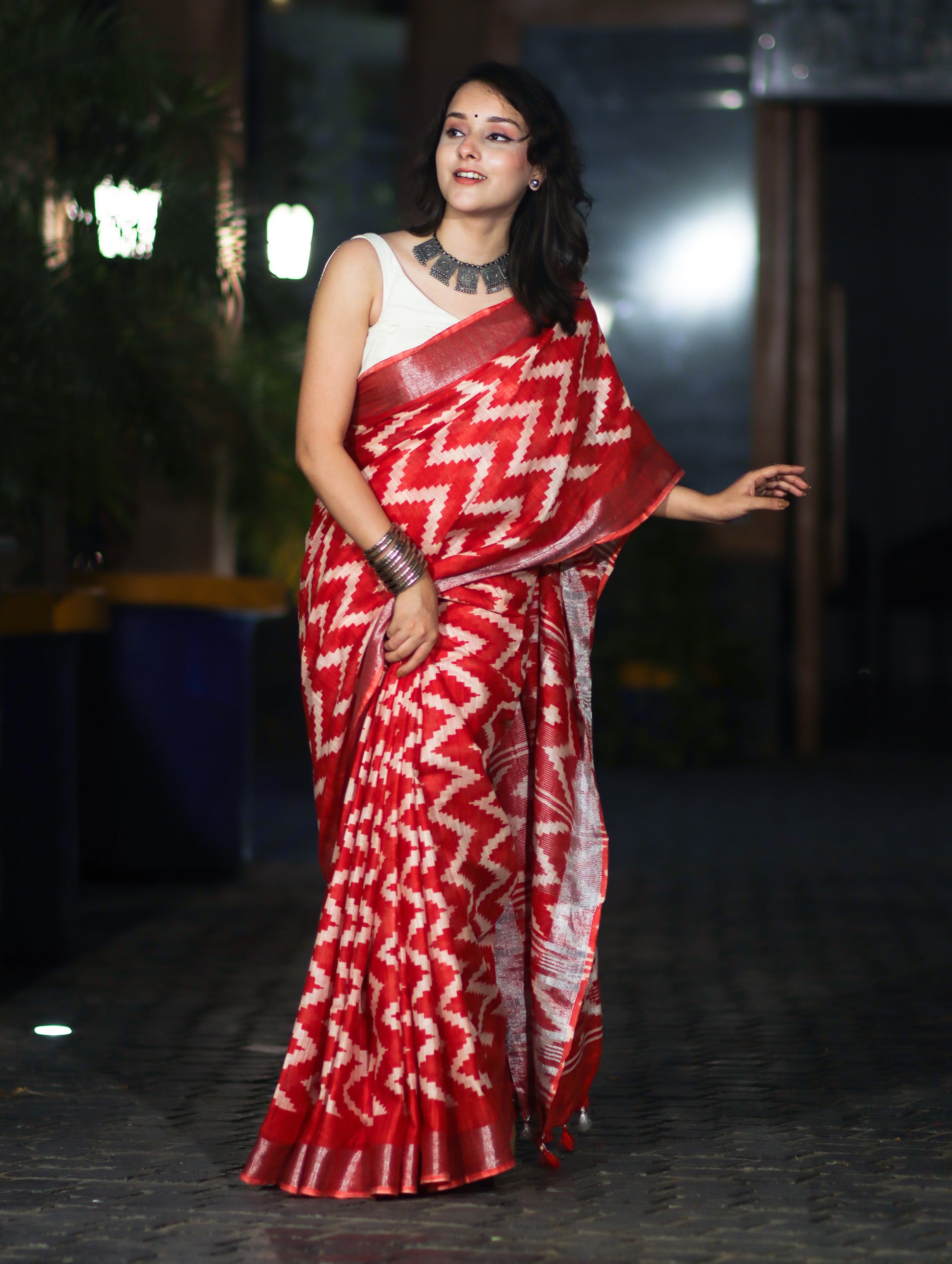 Bhagalpur Handloom Pure Linen Cotton Zig-Zag Pattern Saree-Red