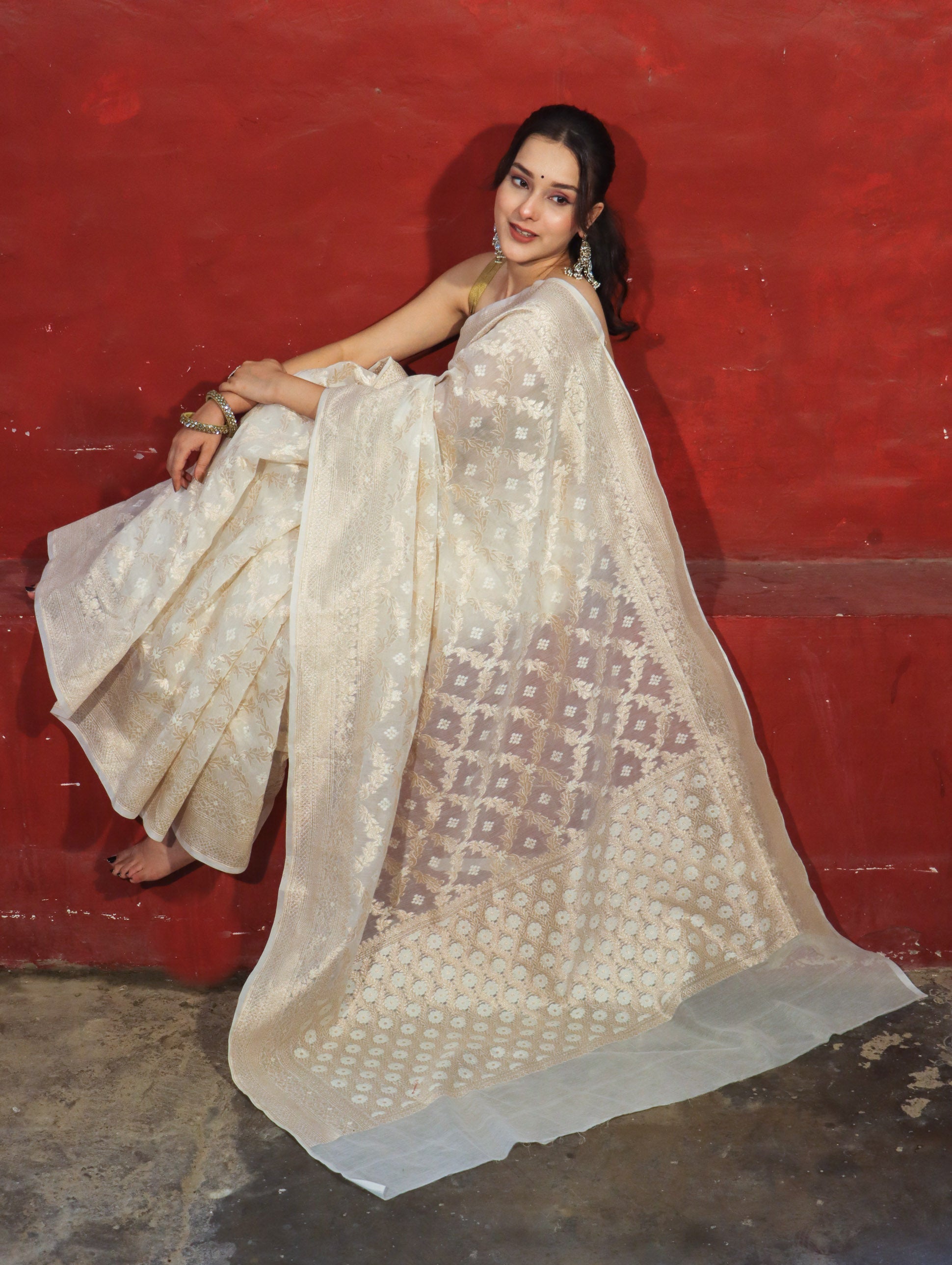 Banarasee Handloom Pure Cotton Silk Saree With Zari Jaal Design-Off White