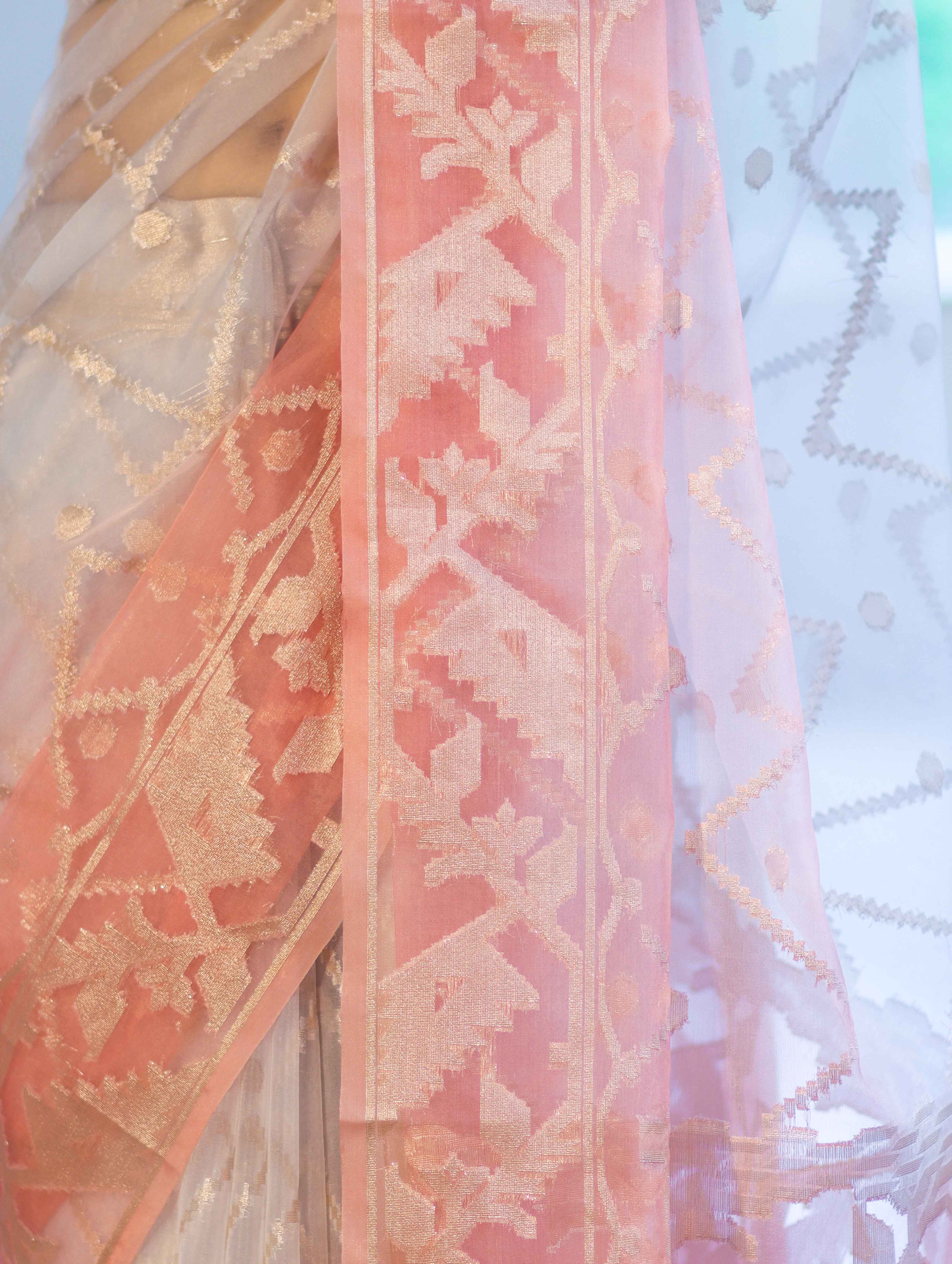 Banarasee Dual Color Organza Saree With Zari Jaal Design-Silver & Peach