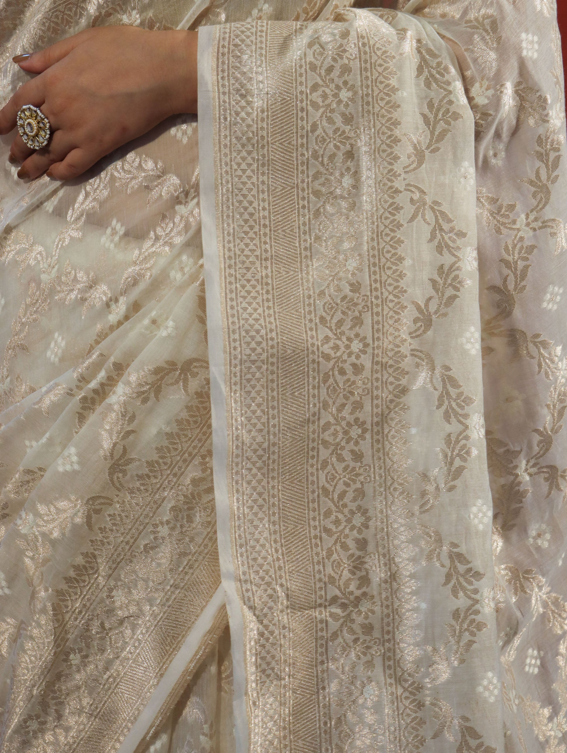 Banarasee Handloom Pure Cotton Silk Saree With Zari Jaal Design-Off White