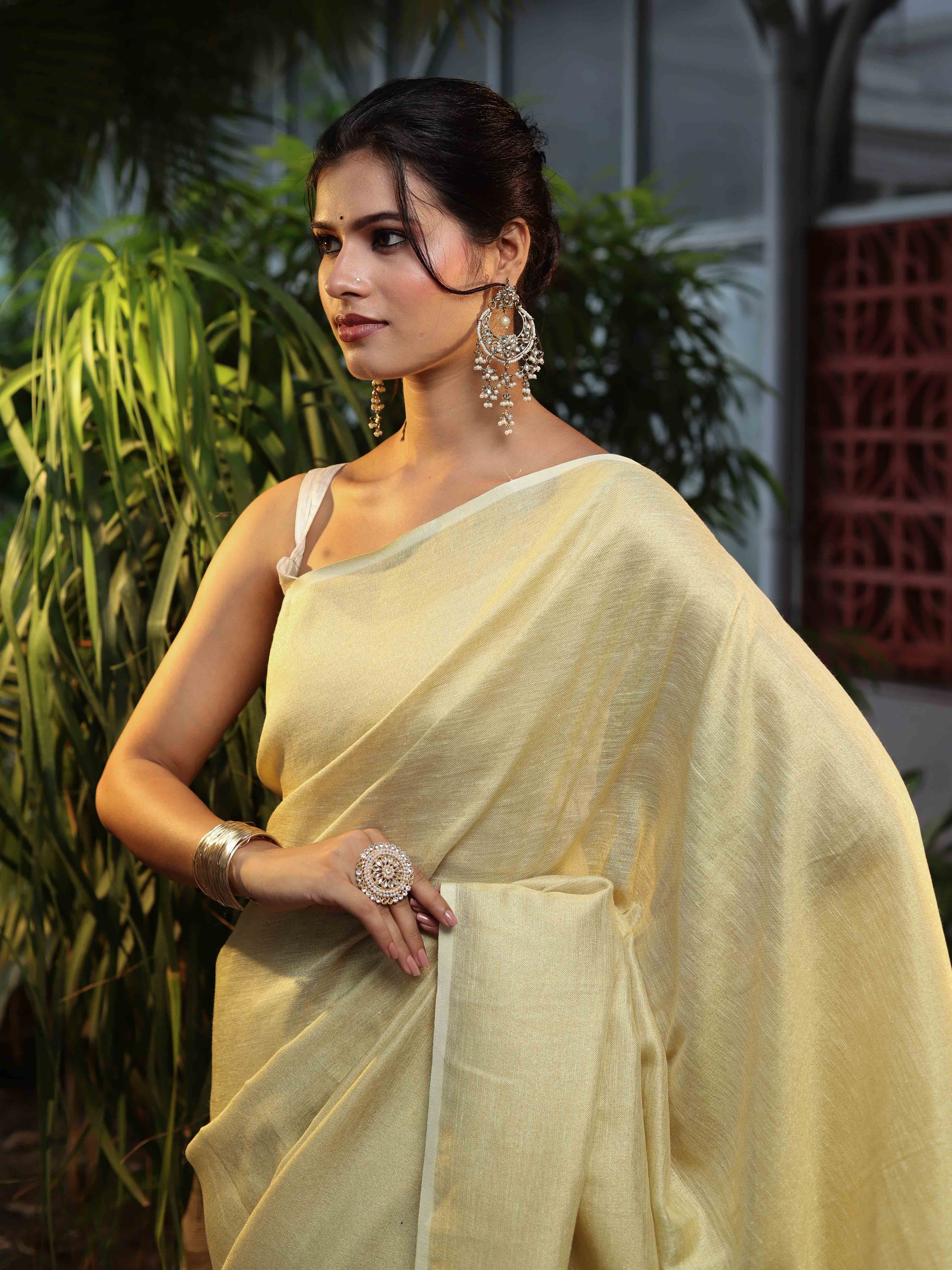 Banarasee Pure Linen Shine Saree-Cream & White