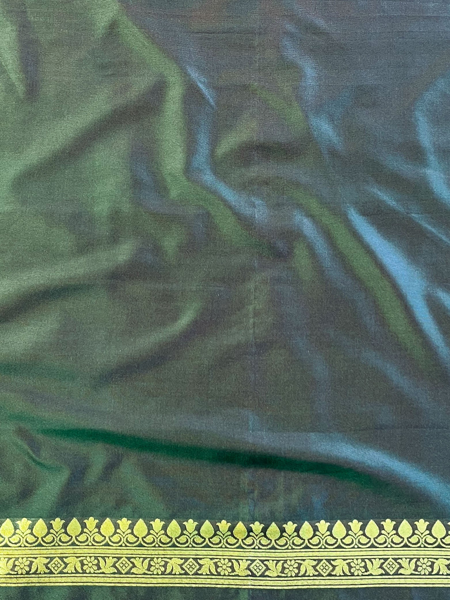 Banarasee Handwoven Semi-Katan Tanchoi Weaving Floral Border Saree-Deep Green