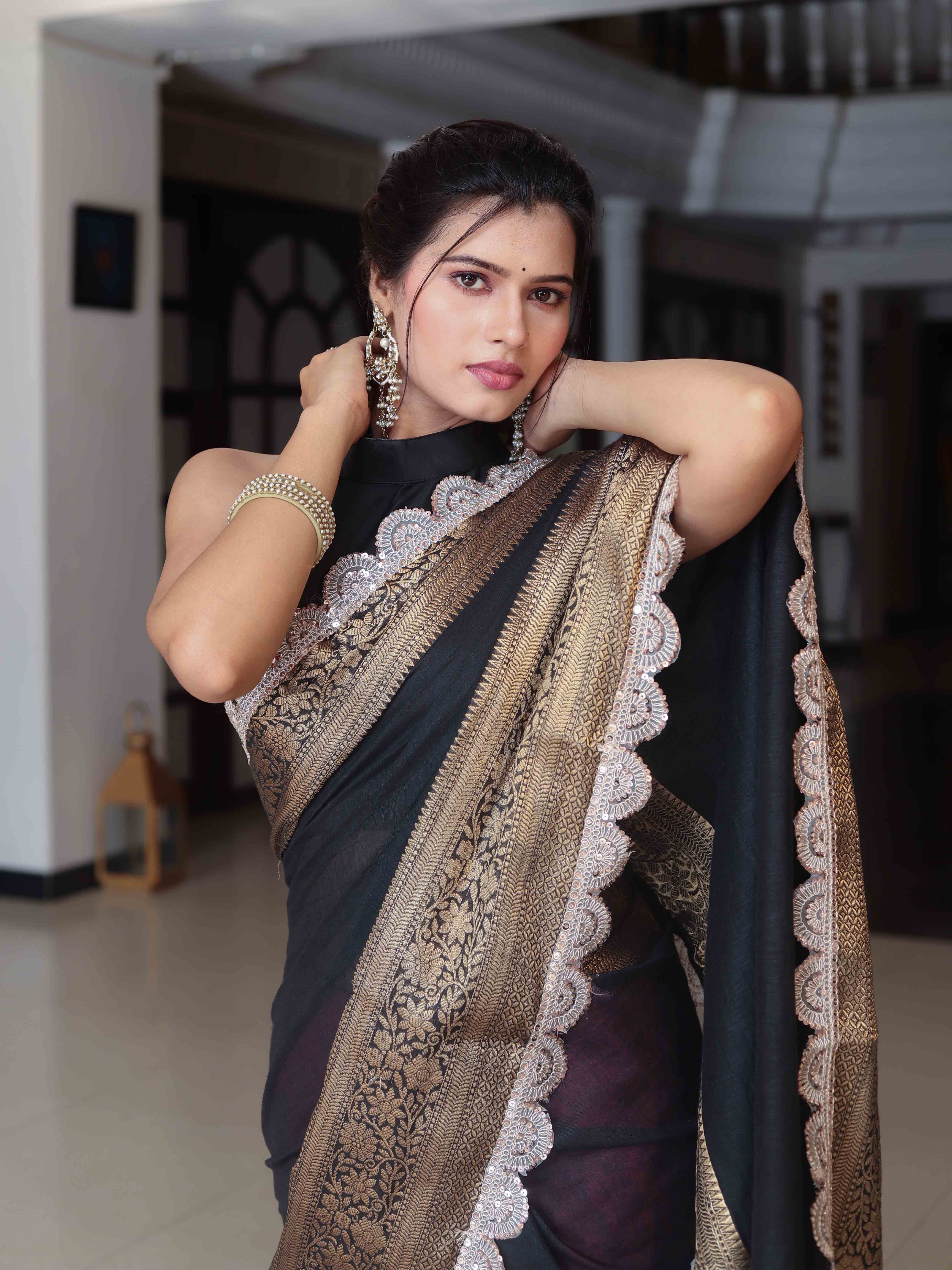 Banarasee Dual Color Pure Linen Saree With Zari Border & Lace-Black & Light Pink