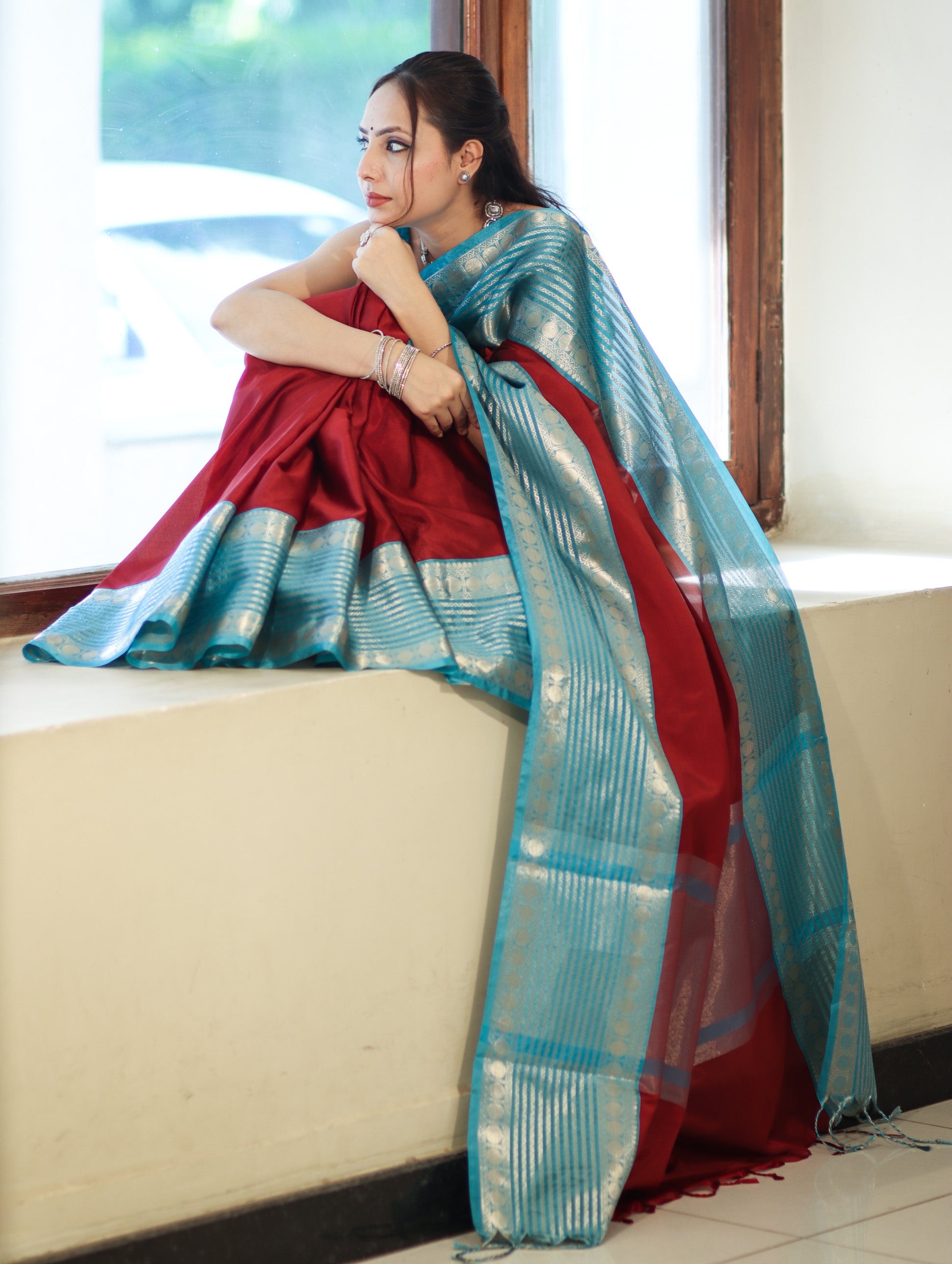 Banarasee Handloom Plain Semi Silk Saree With Contrast Temple Border-Maroon & Blue