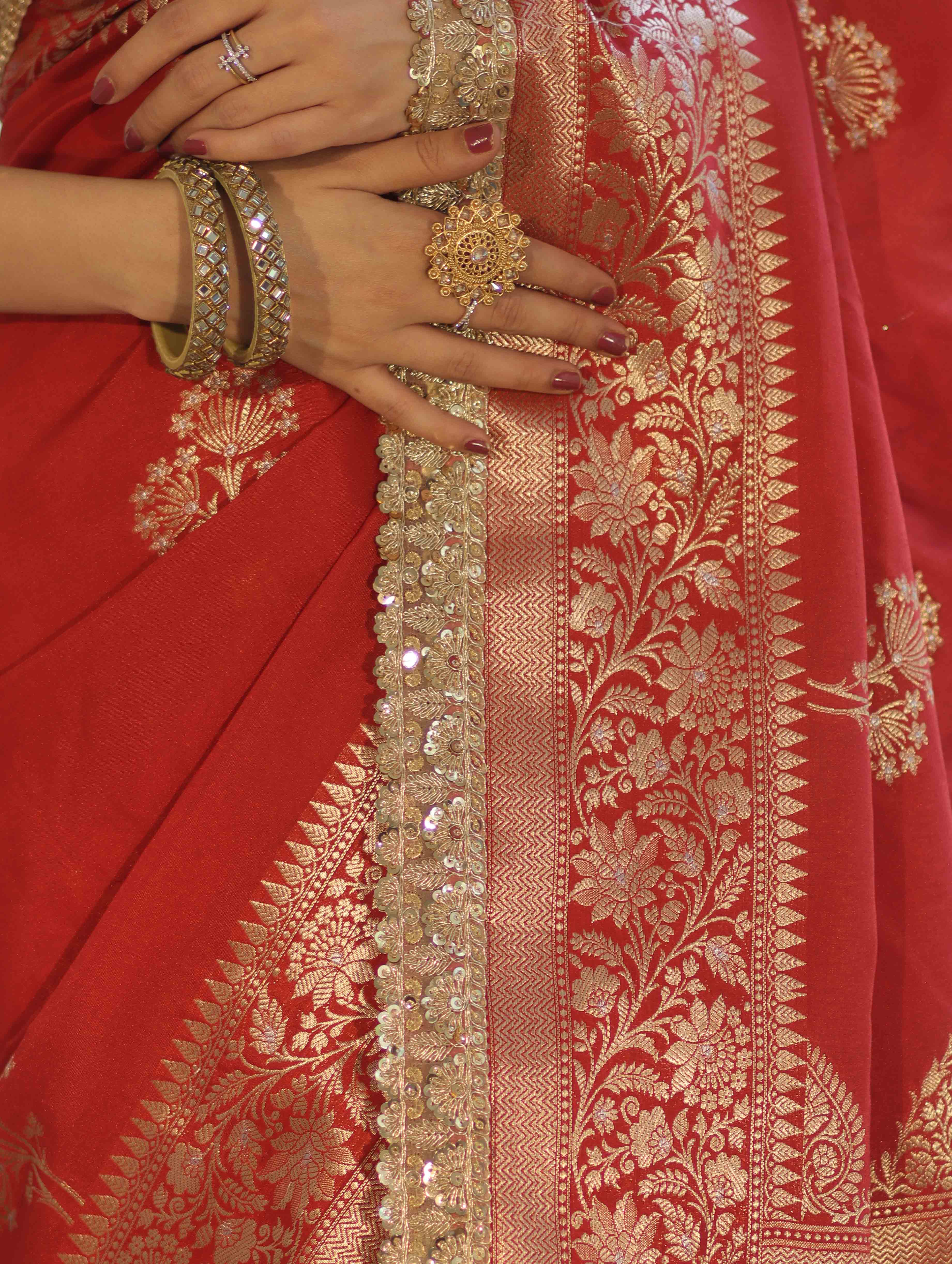 Banarasee Handloom Semi Silk Saree With Sona Rupa Zari Buta Design Floral Border & Lace-Deep Red