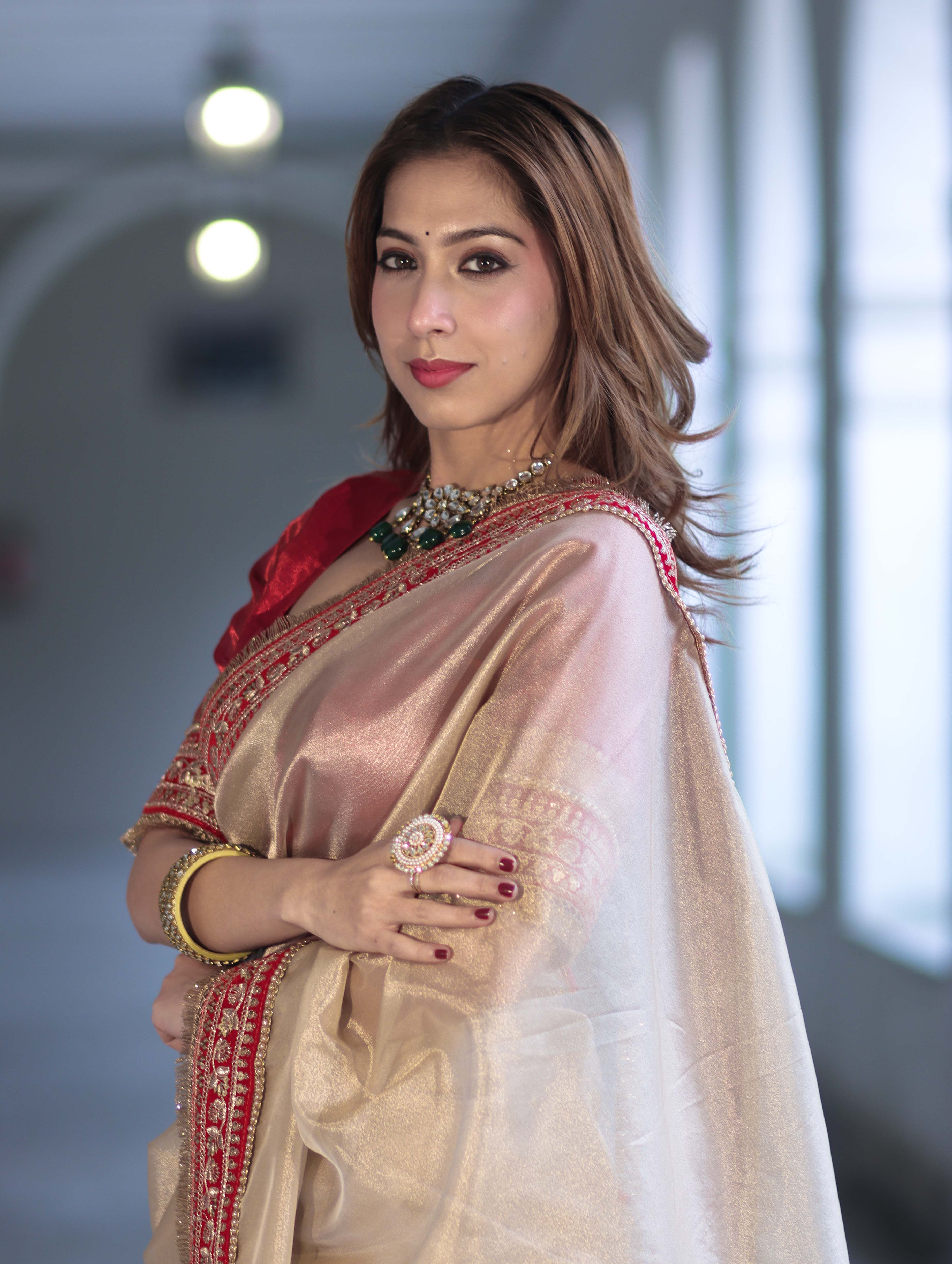 Banarasee Handloom Plain Tissue Saree With Velvet Border & Lace-Gold