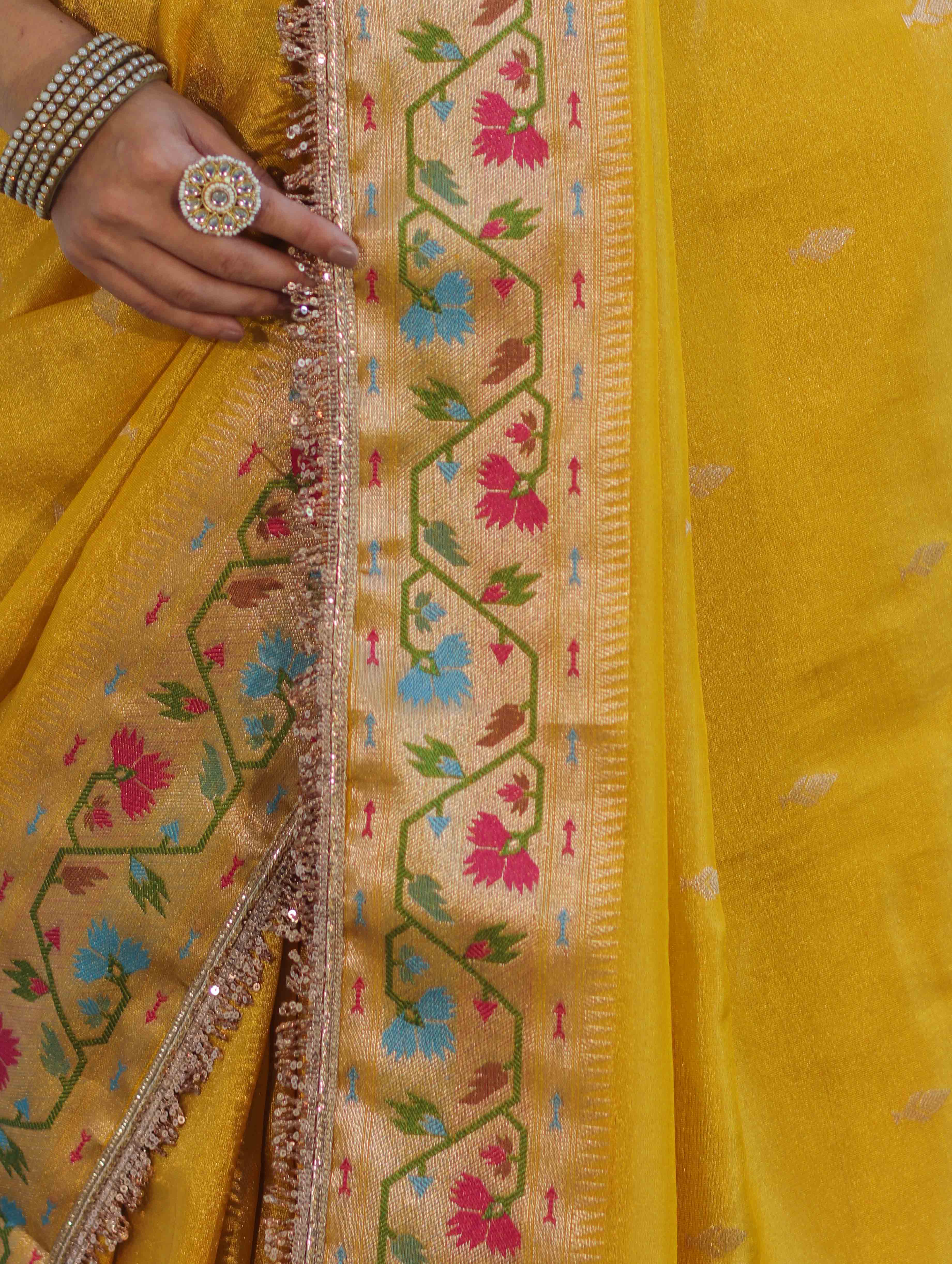 Banarasee Handloom Dual Tone Shimmer Silk Saree With Buti Design & Lace Border-Yellow
