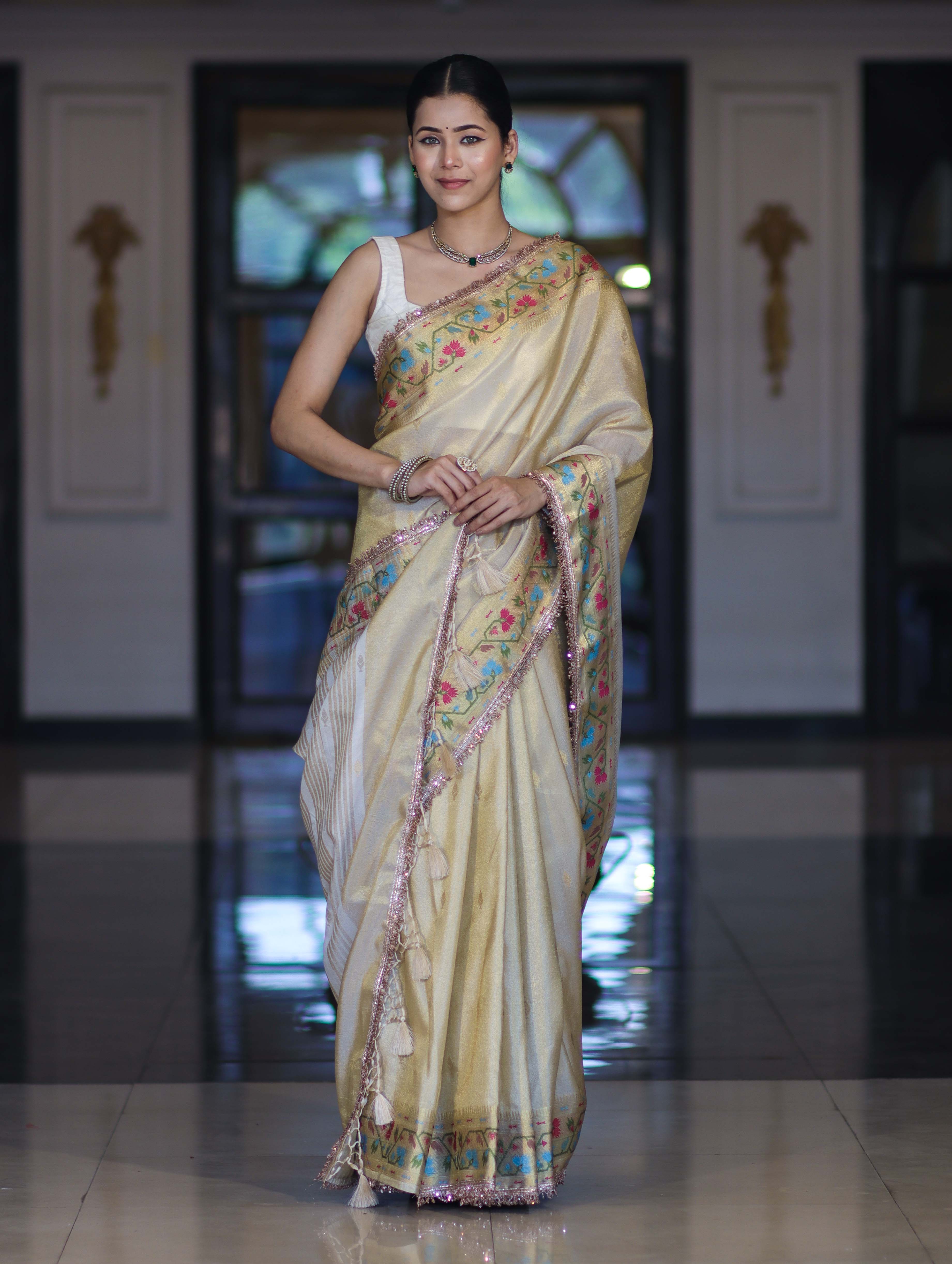 Banarasee Handloom Dual Tone Shimmer Silk Saree With Buti Design & Lace Border-Cream (Gold Tone)