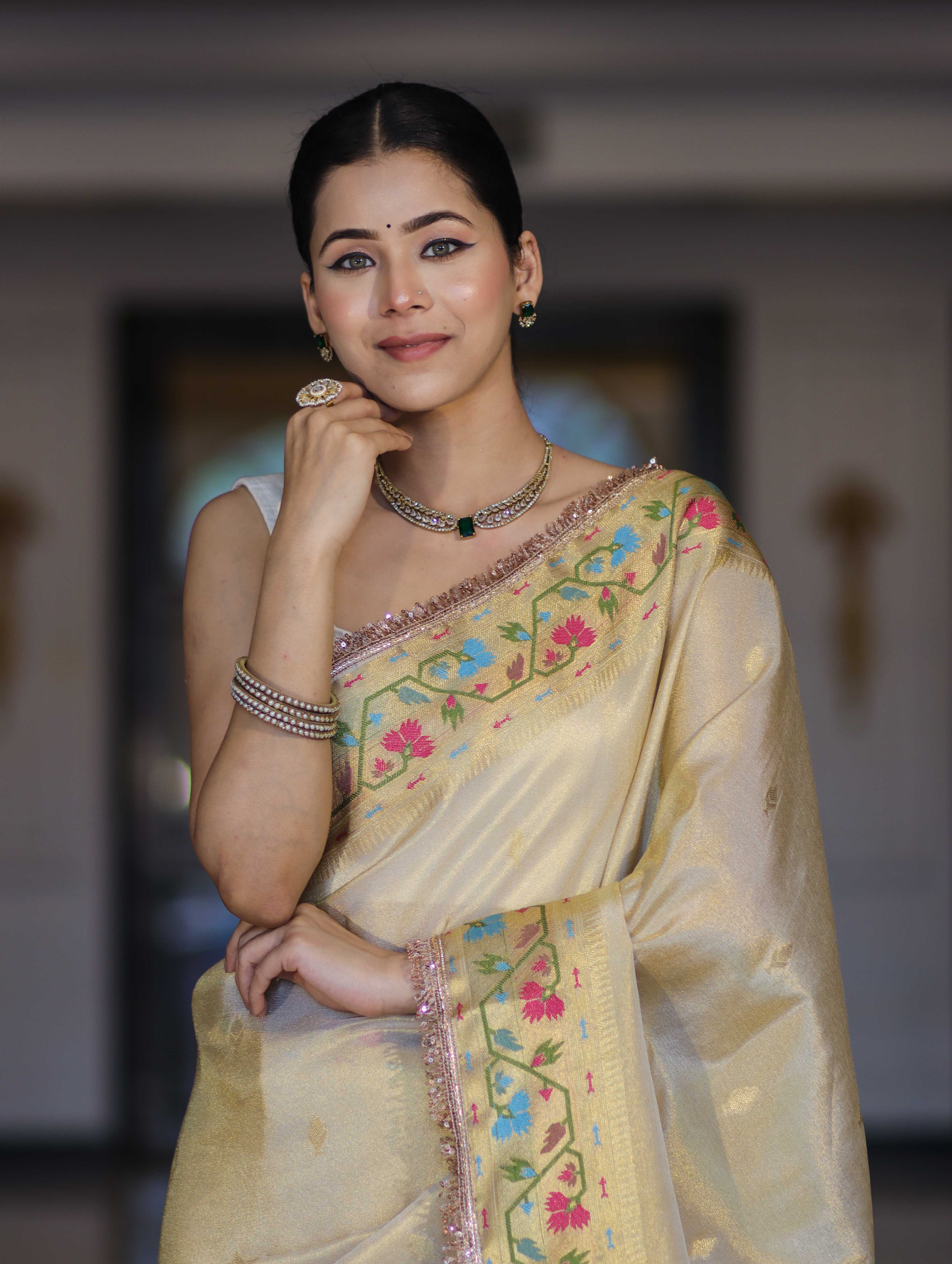 Banarasee Handloom Dual Tone Shimmer Silk Saree With Buti Design & Lace Border-Cream (Gold Tone)