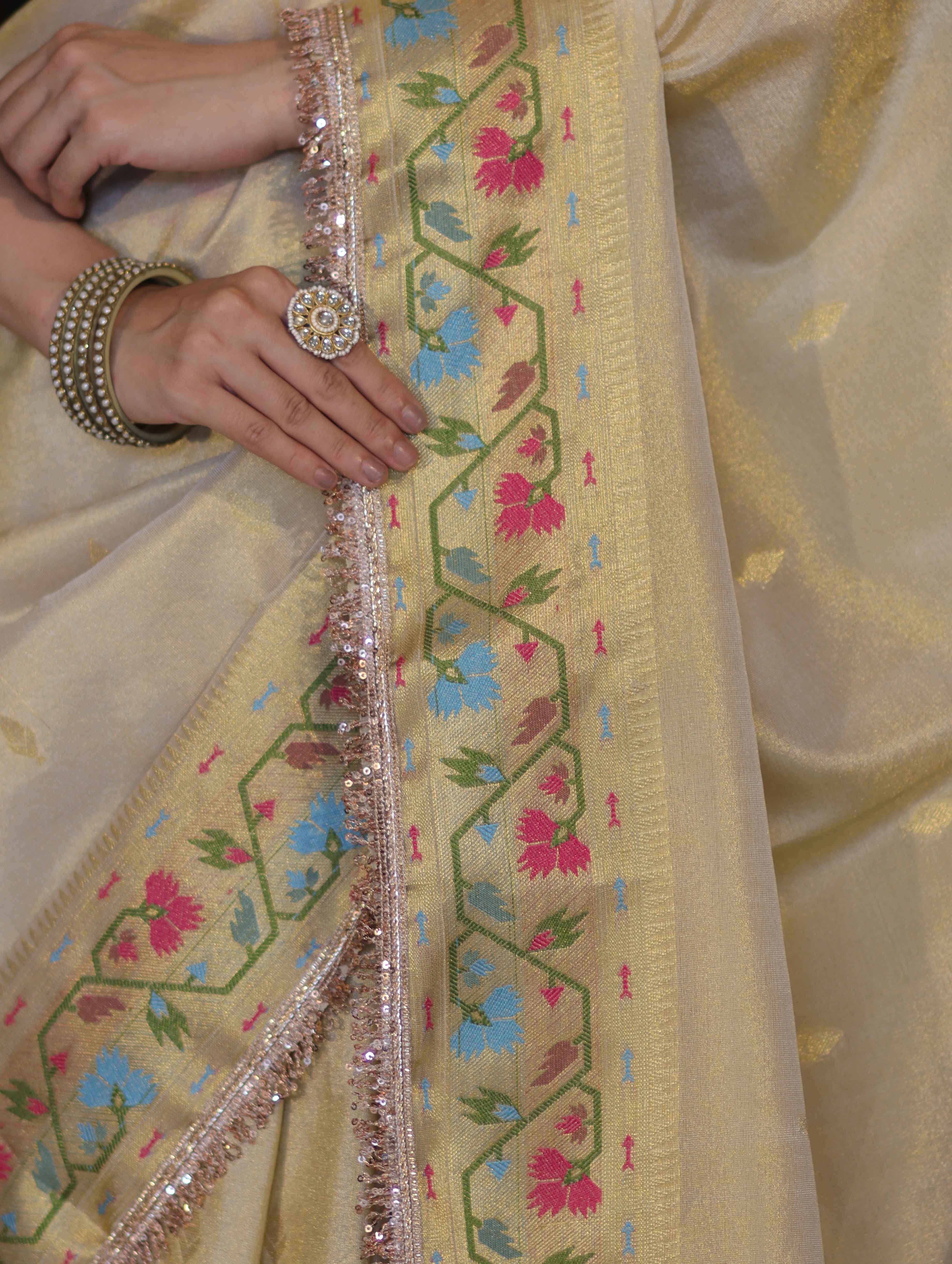 Banarasee Handloom Dual Tone Shimmer Silk Saree With Buti Design & Lace Border-Cream (Gold Tone)