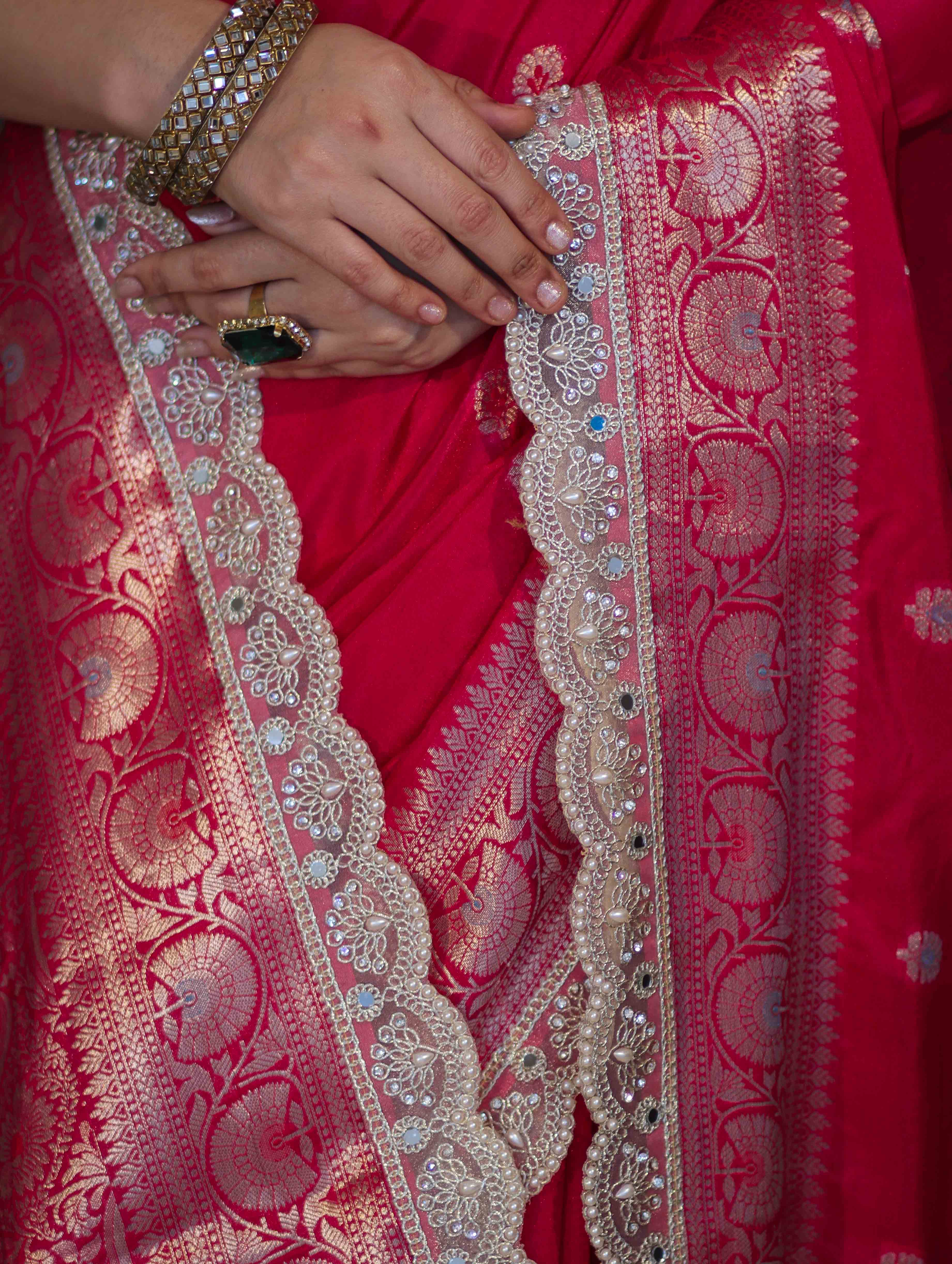 Banarasee Handloom Semi Silk Saree With Zari Buti Design & Lace Border-Fuchsia Pink