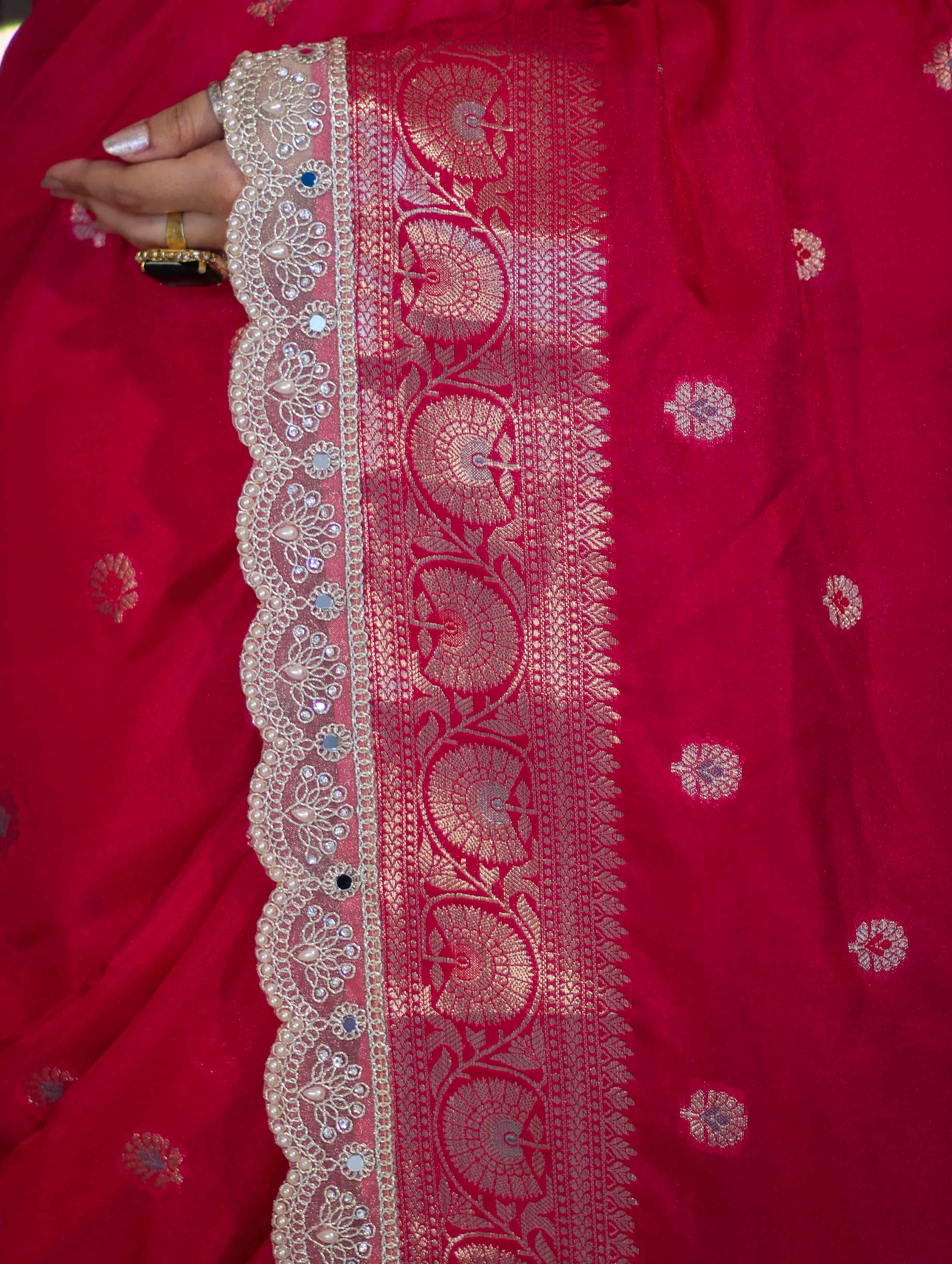 Banarasee Handloom Semi Silk Saree With Zari Buti Design & Lace Border-Fuchsia Pink