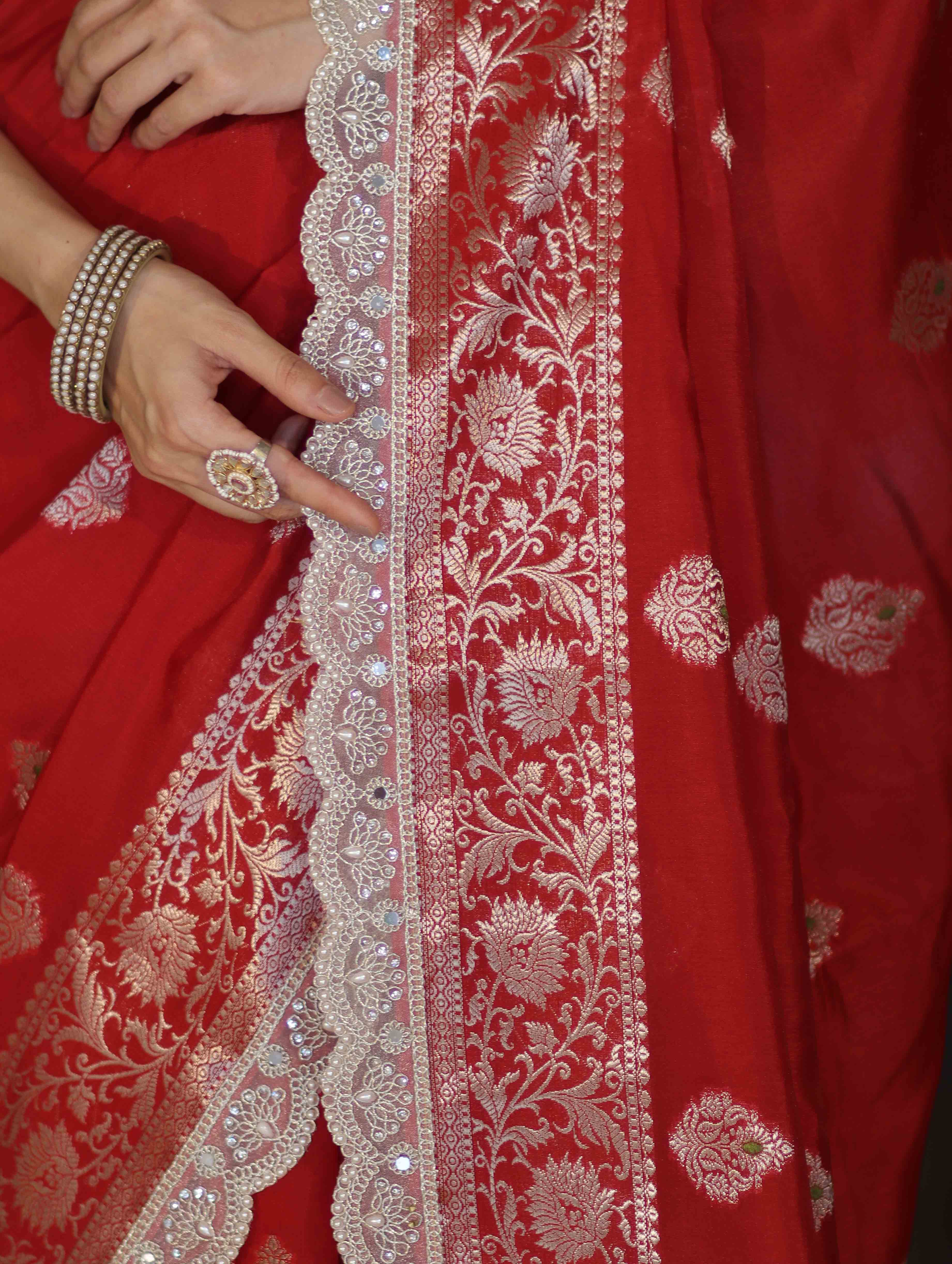 Banarasee Handloom Semi Silk Saree With Zari Buti Design & Lace Border-Deep Red