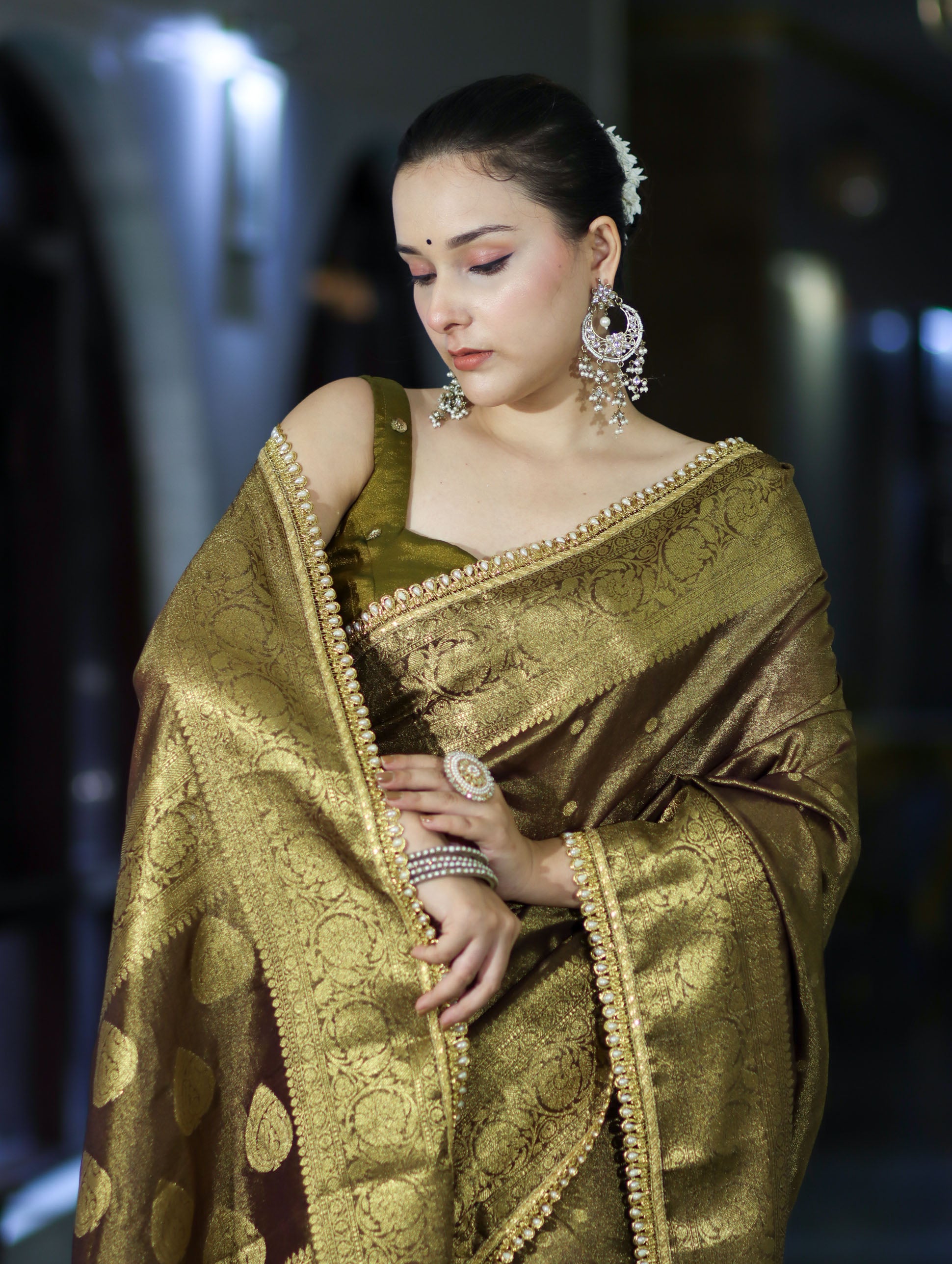 Banarasee Handloom Shimmer Silk Saree With Buti Design Floral Border & Lace-Olive Green