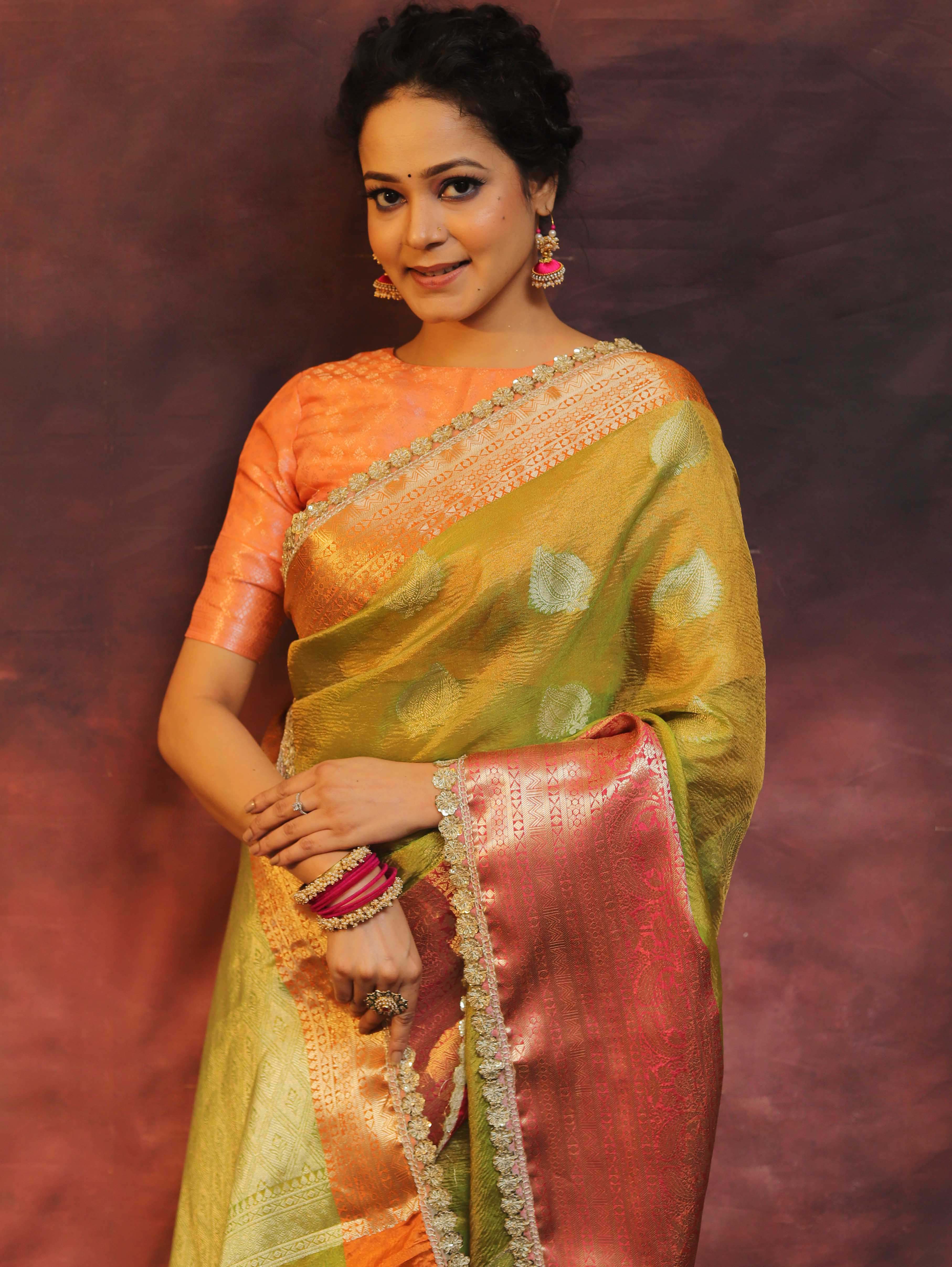 Banarasee Handwoven Crushed Tissue Saree With Contrast Border & Lace-Light Green