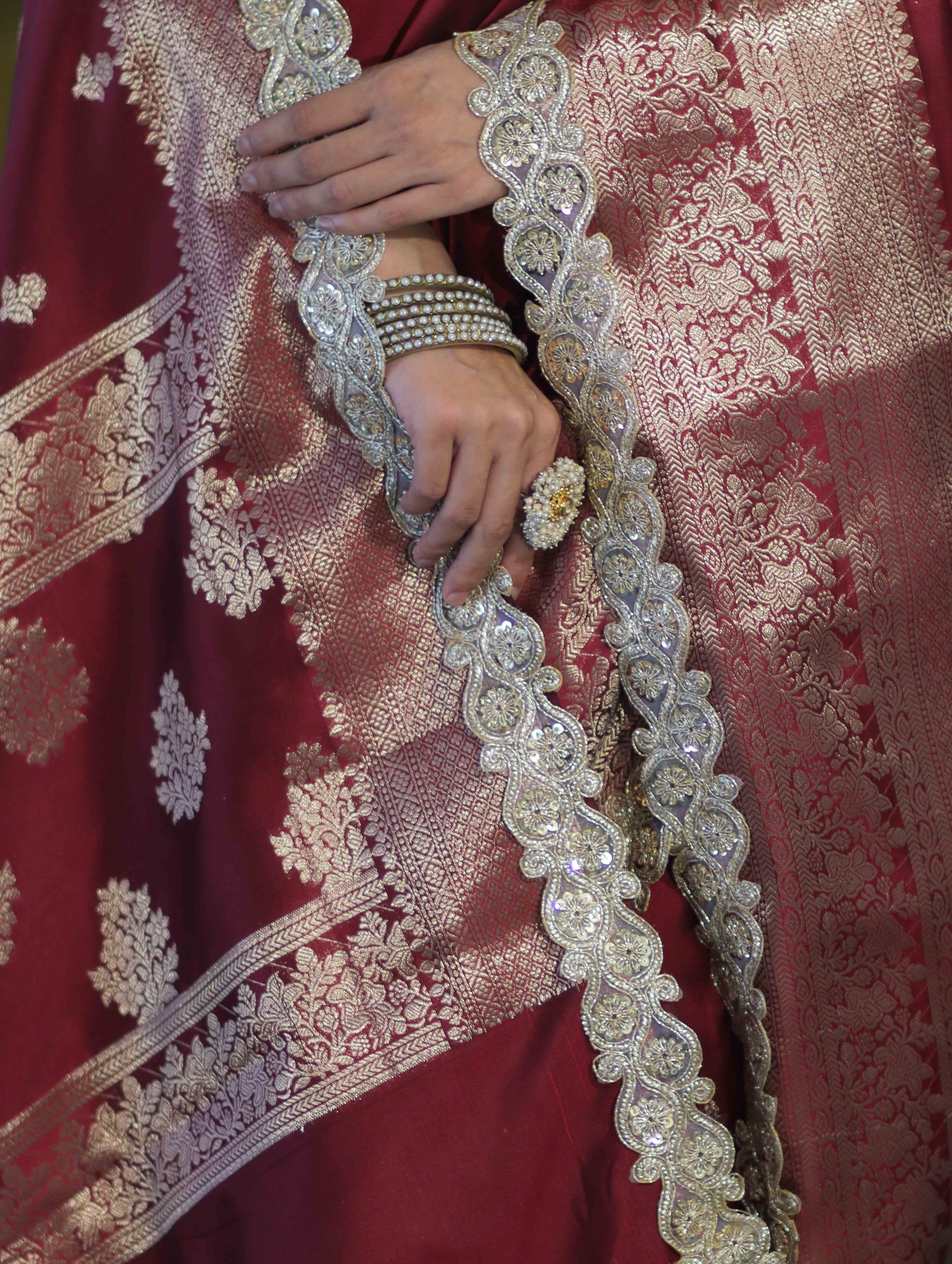 Banarasee Handloom Semi Silk Saree With Zari Buti Design & Lace Border-Deep Maroon