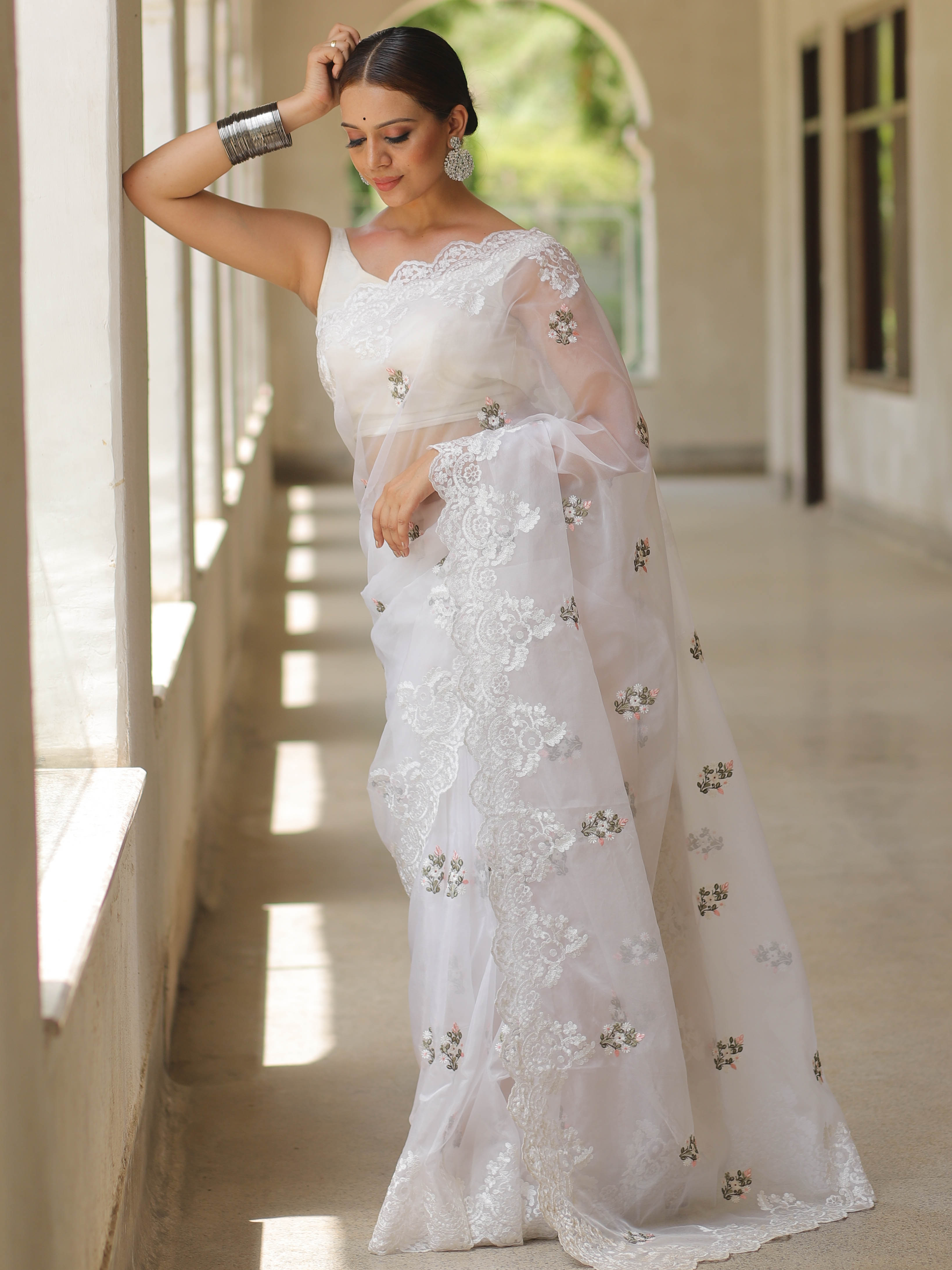 Banarasee Handwoven Organza Floral Embroidery Saree-White