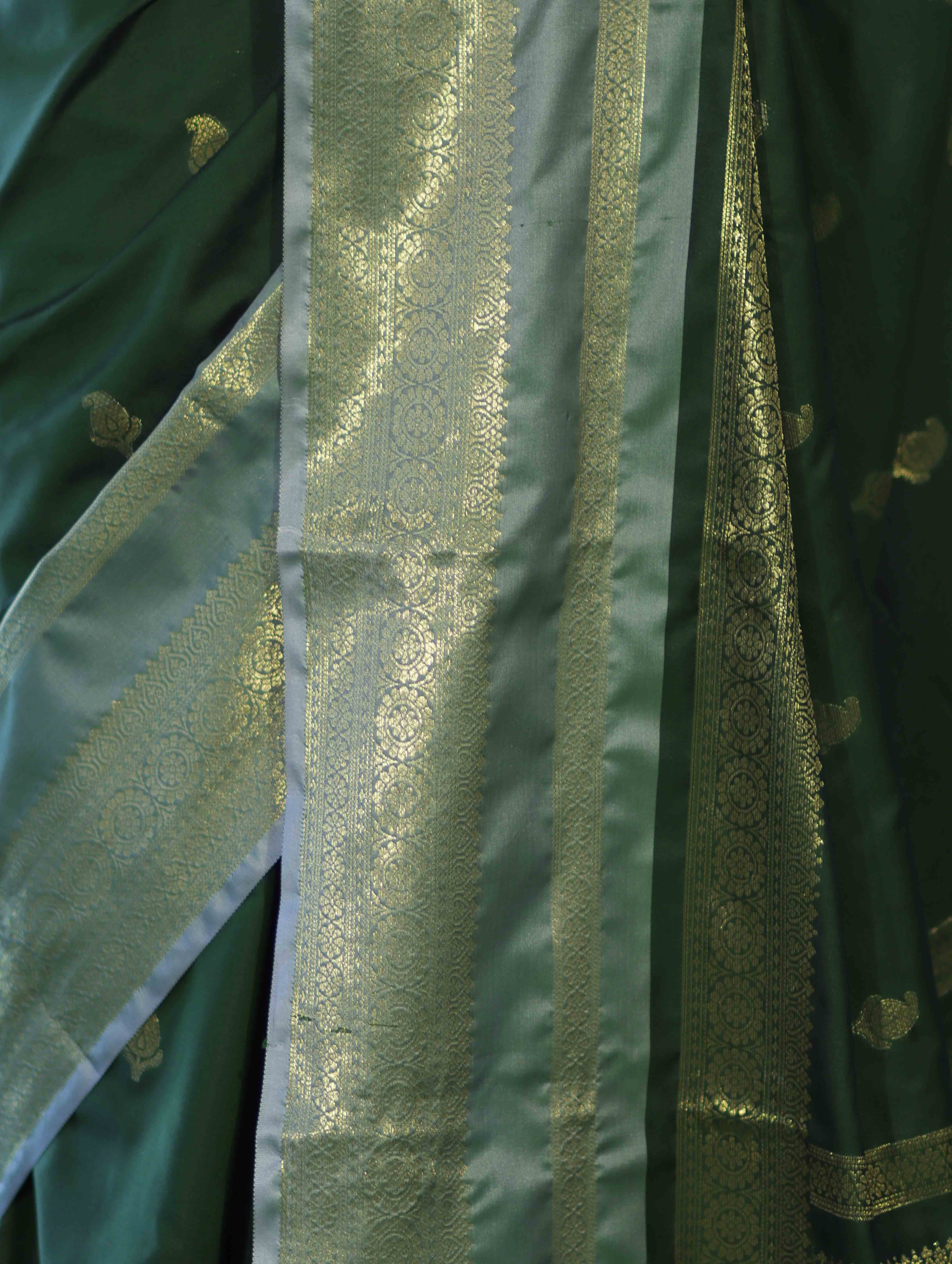 Banarasee Handloom Semi Silk Saree With Buti Design & Contrast Zari Border-Green