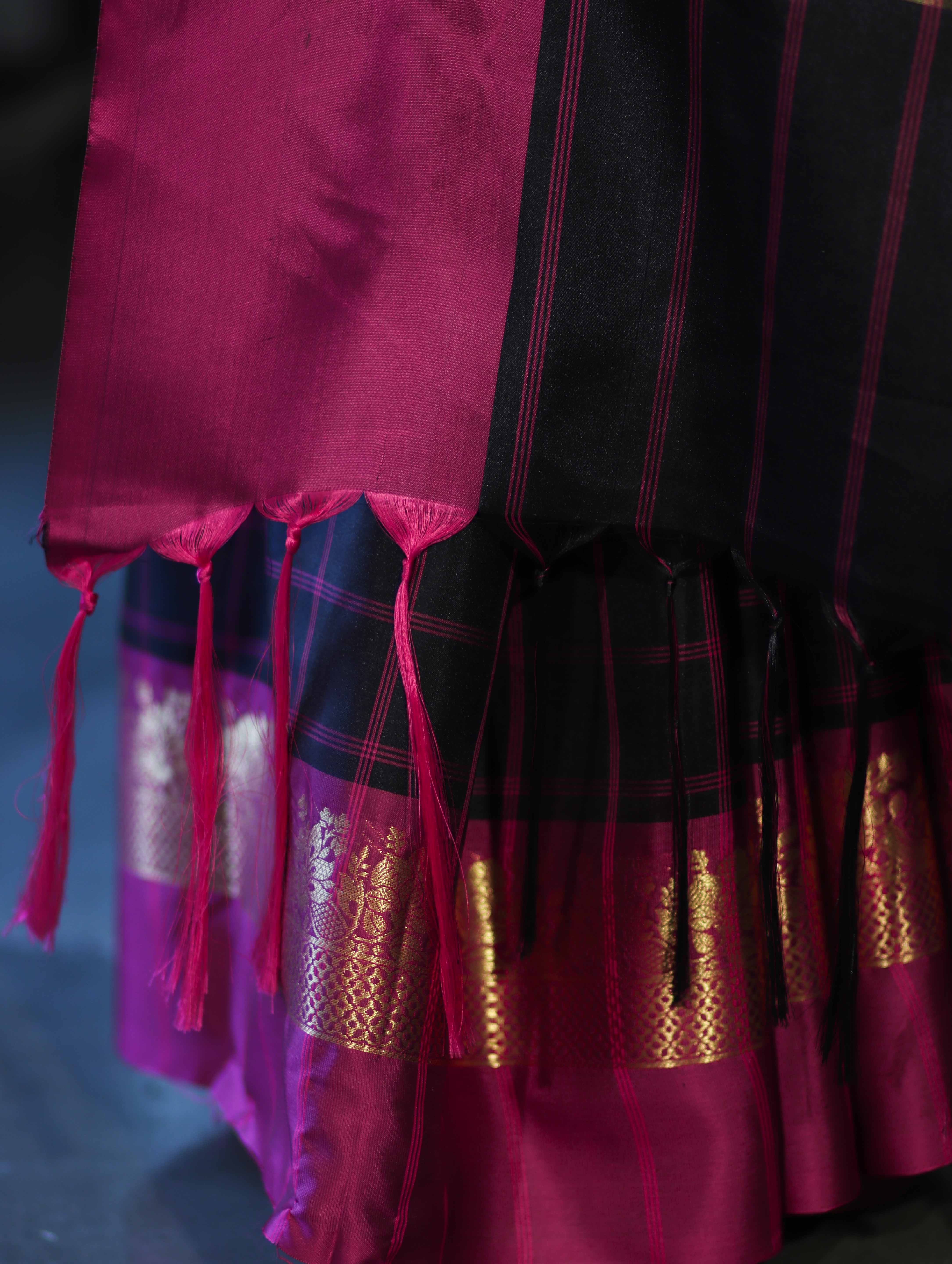 Banarasee Handloom Semi Silk Saree With Checks Pattern & Contrast Border-Black & Magenta