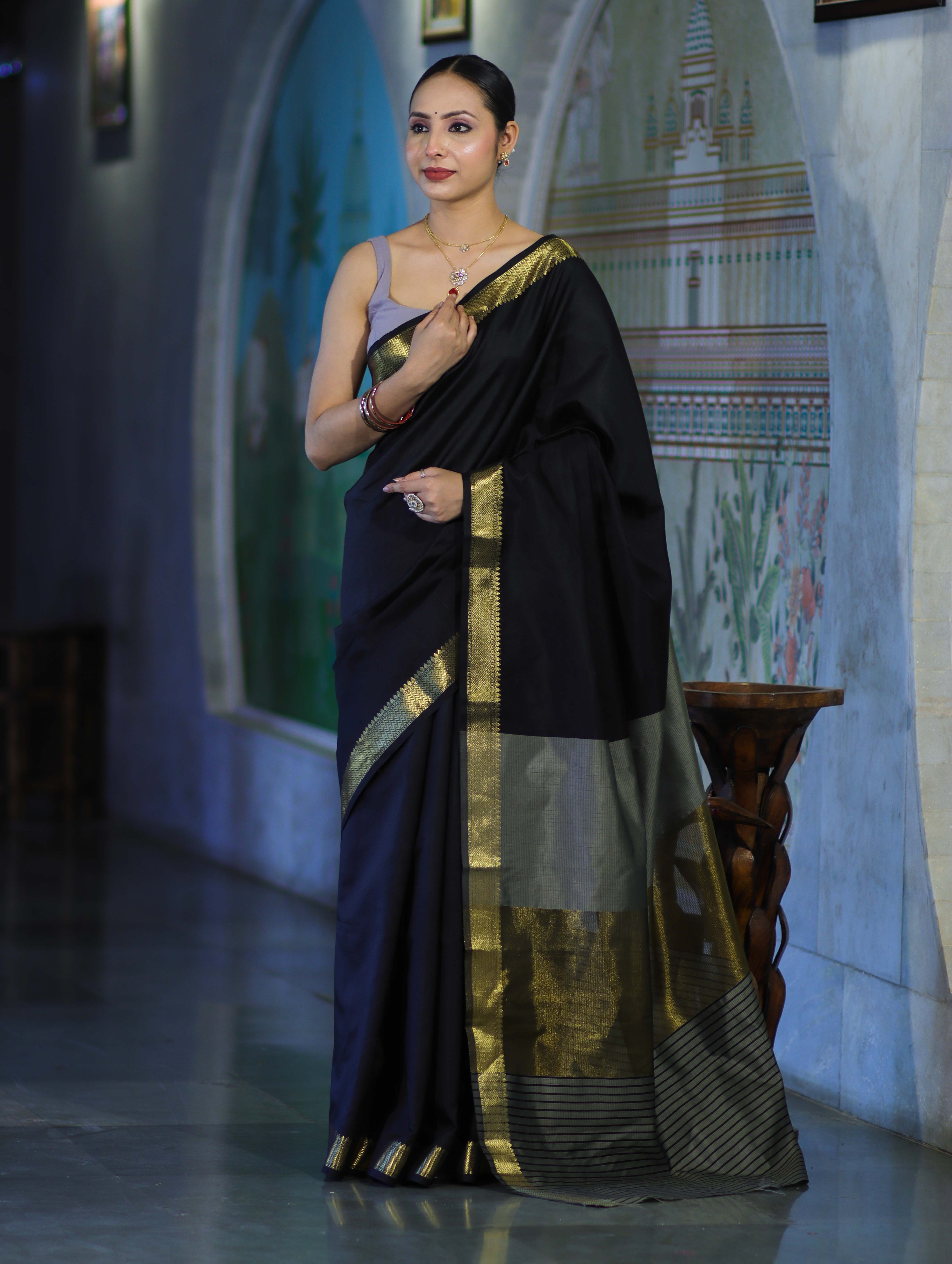 Banarasee Handloom Cotton Silk Plain Saree With Contrast Pallu & Border-Black & Grey