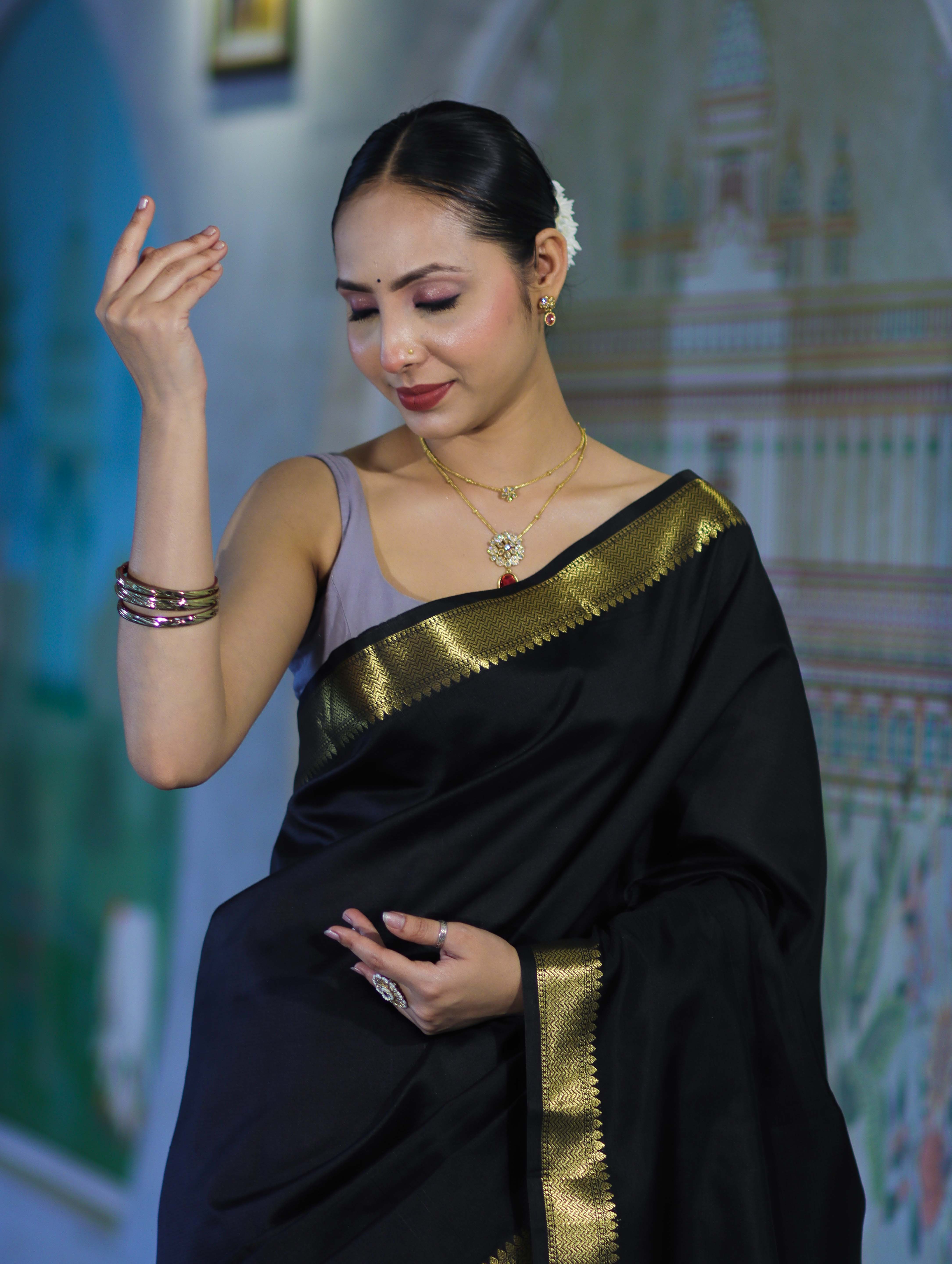 Banarasee Handloom Cotton Silk Plain Saree With Contrast Pallu & Border-Black & Grey