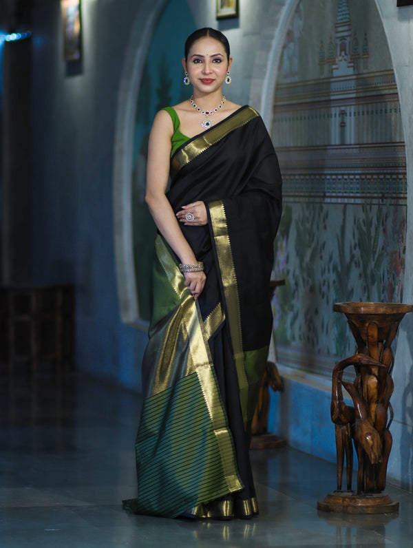 Banarasee Handloom Cotton Silk Plain Saree With Contrast Pallu & Border-Black & Green
