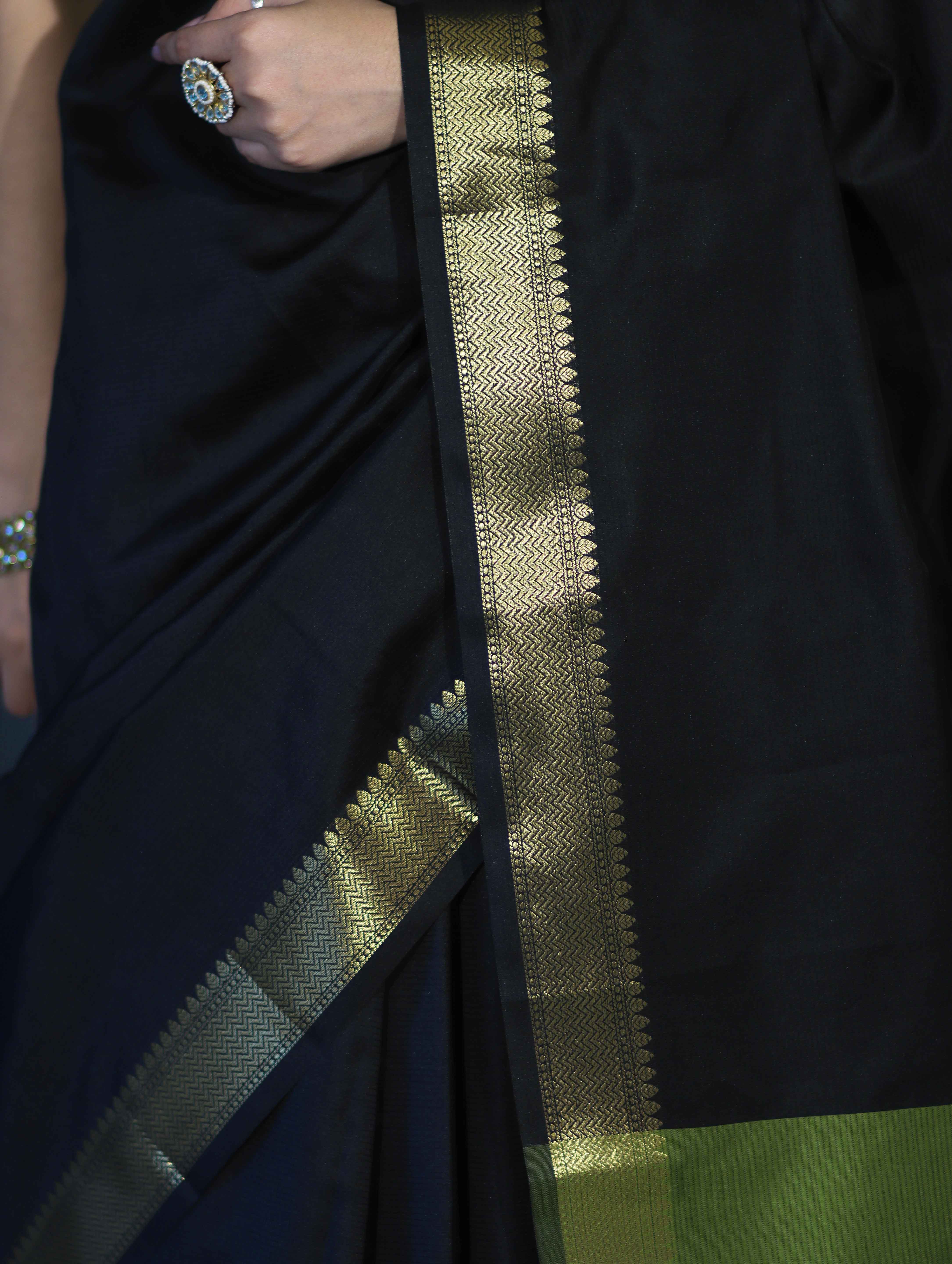 Banarasee Handloom Cotton Silk Plain Saree With Contrast Pallu & Border-Black & Green