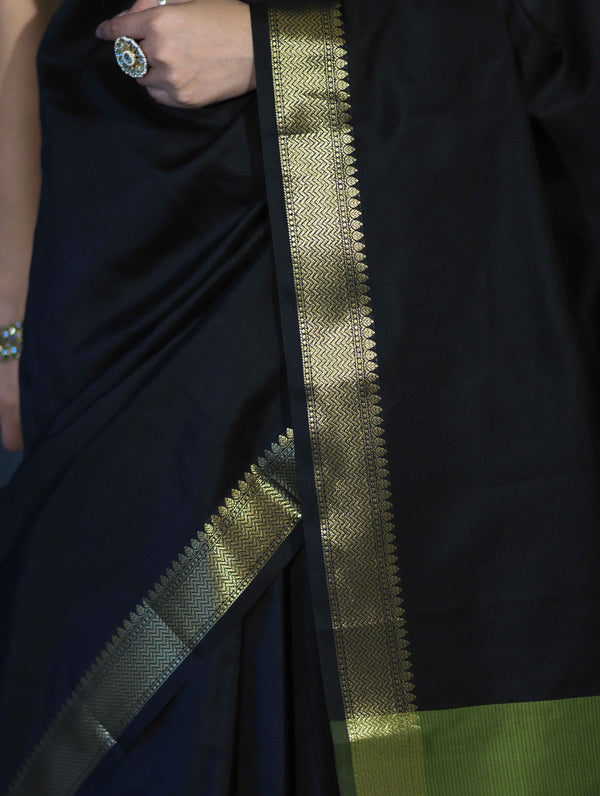 Banarasee Handloom Cotton Silk Plain Saree With Contrast Pallu & Border-Black & Green
