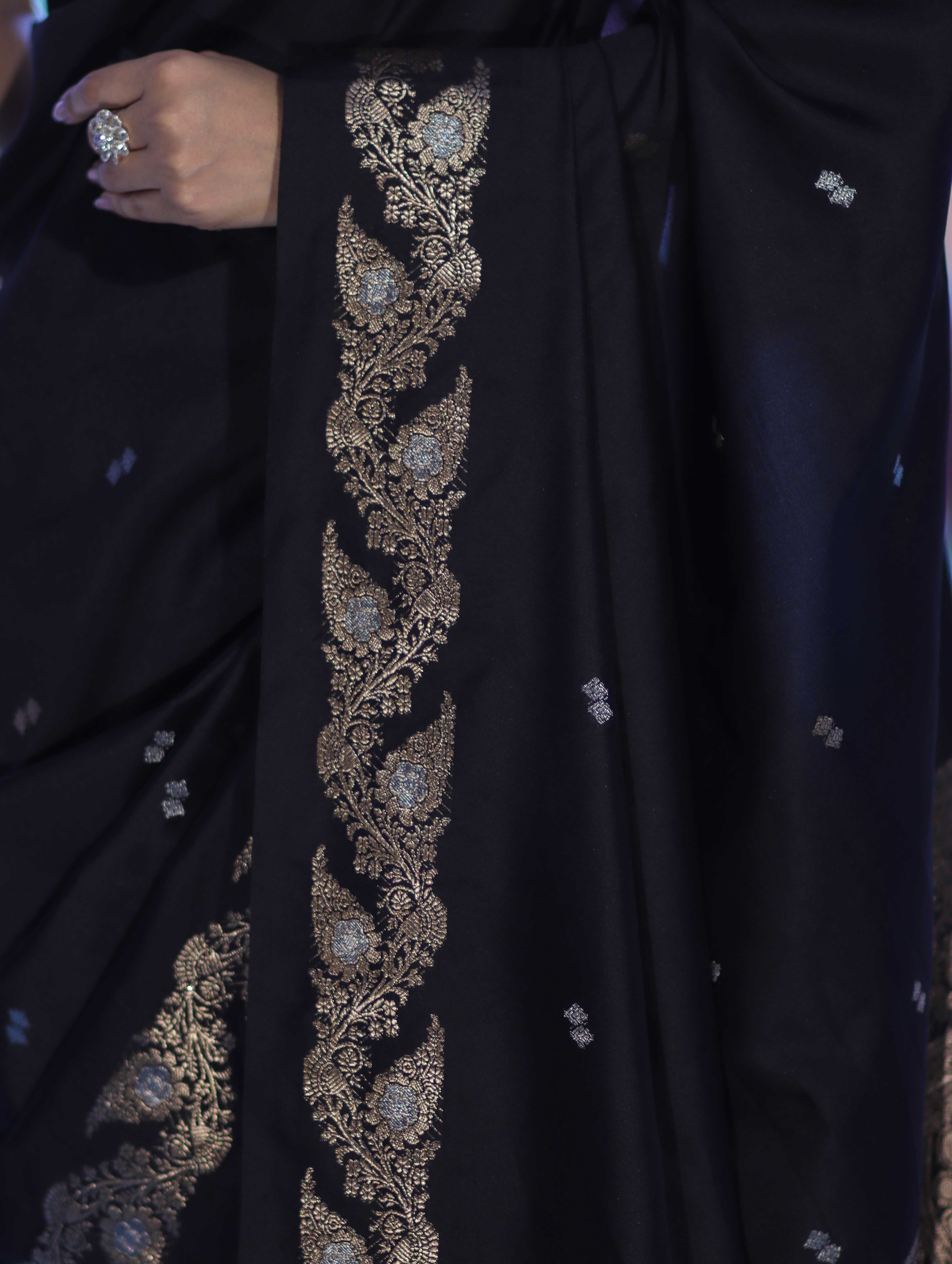 Banarasee Handloom Semi Silk Saree With Sona Rupa Zari Buti Design & Floral Border-Black