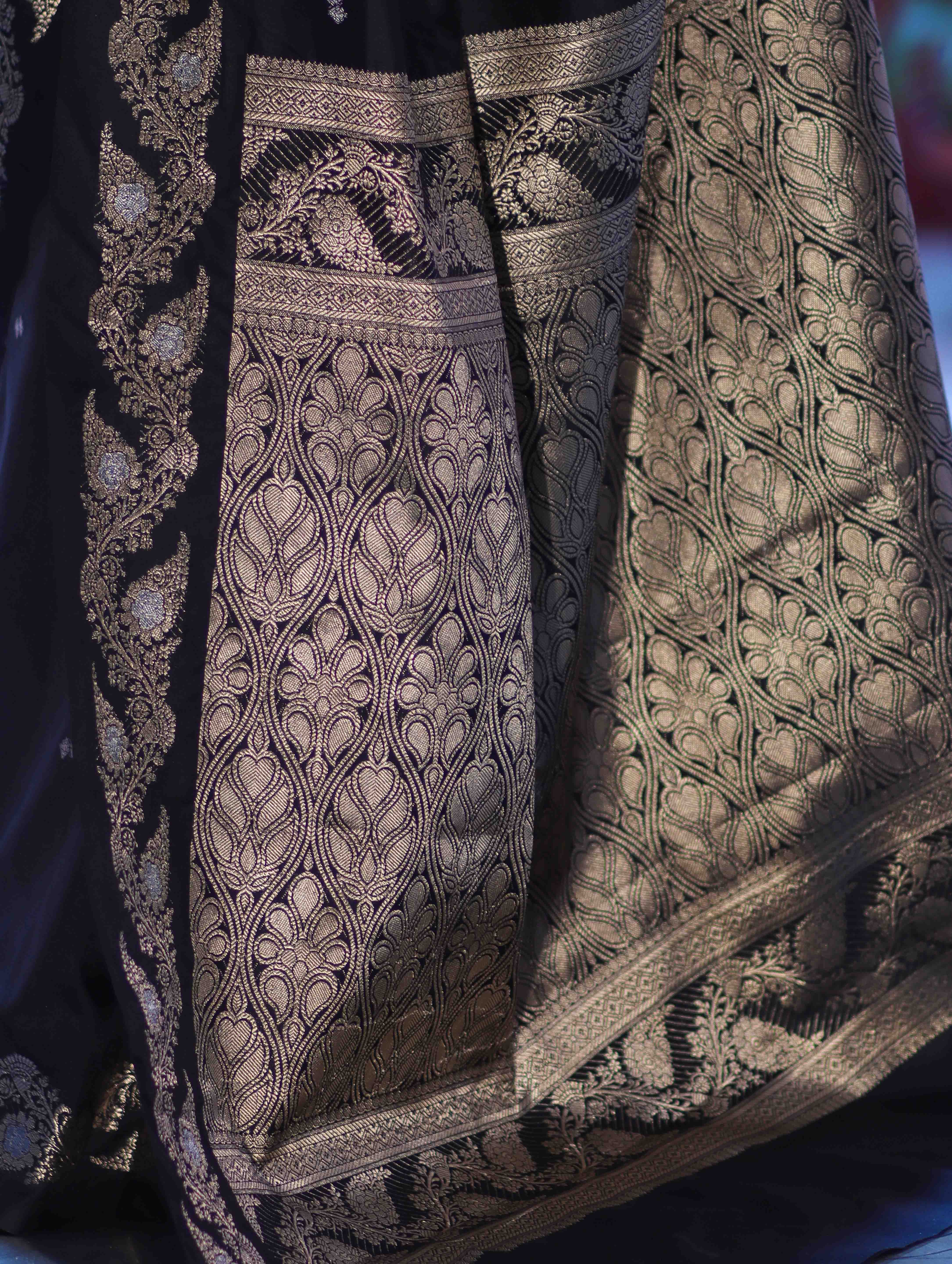 Banarasee Handloom Semi Silk Saree With Sona Rupa Zari Buti Design & Floral Border-Black