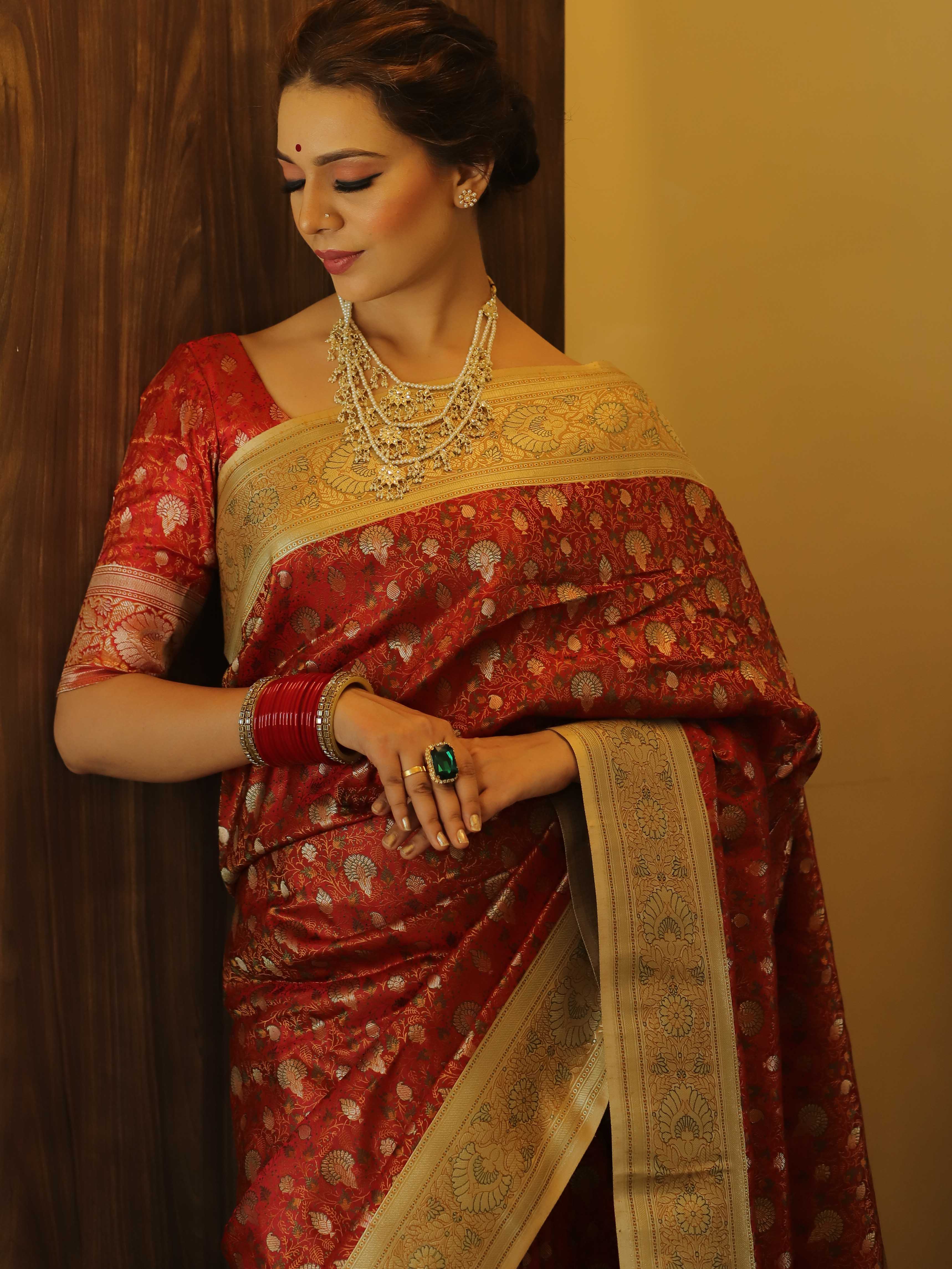 Banarasee Handwoven Semi-Katan Tanchoi Weaving Floral Border Saree-Red & White