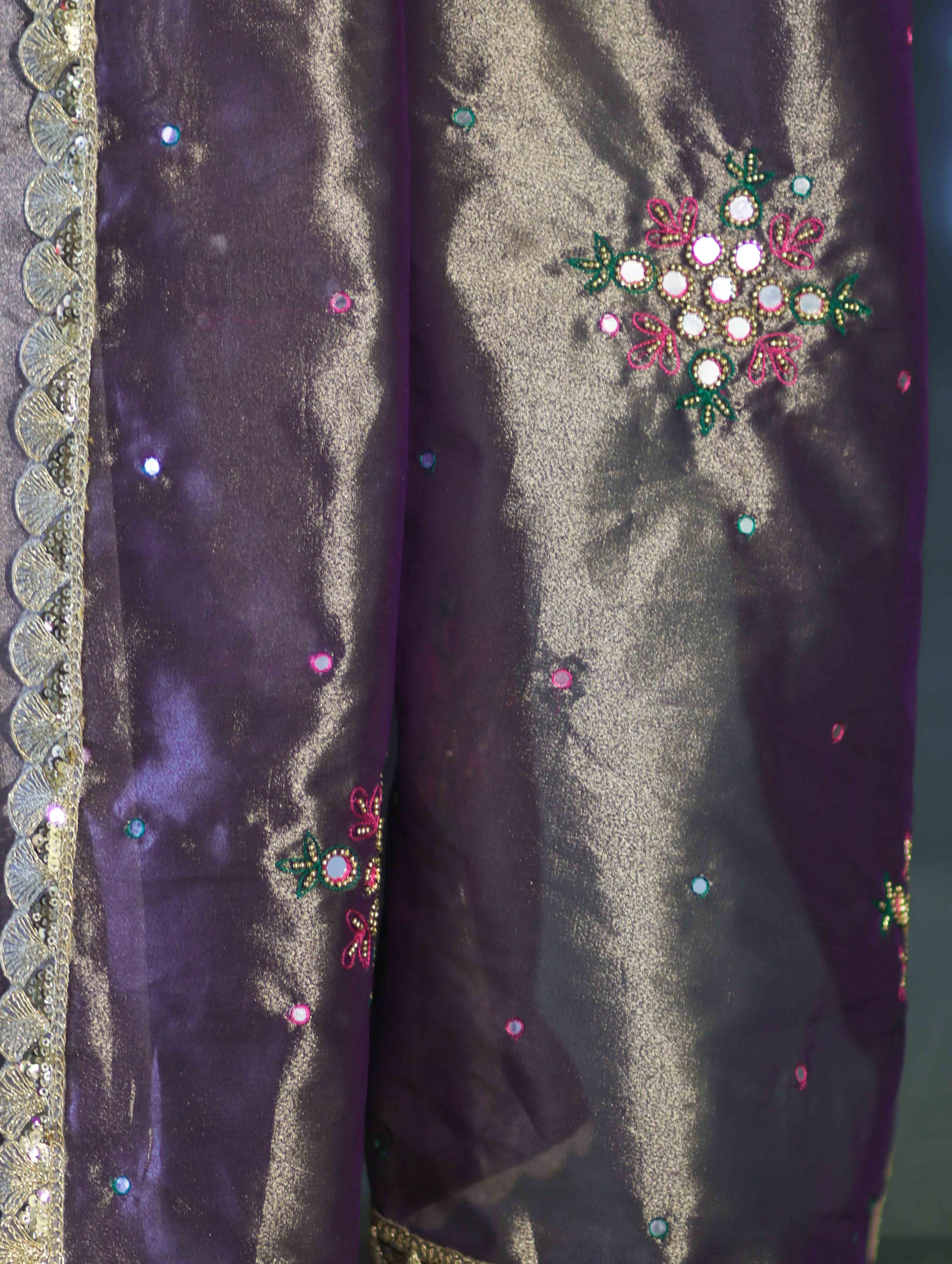 Banarasee Handwoven Tissue Saree With Handwoven Pearl Motifs & Lace-Mauve