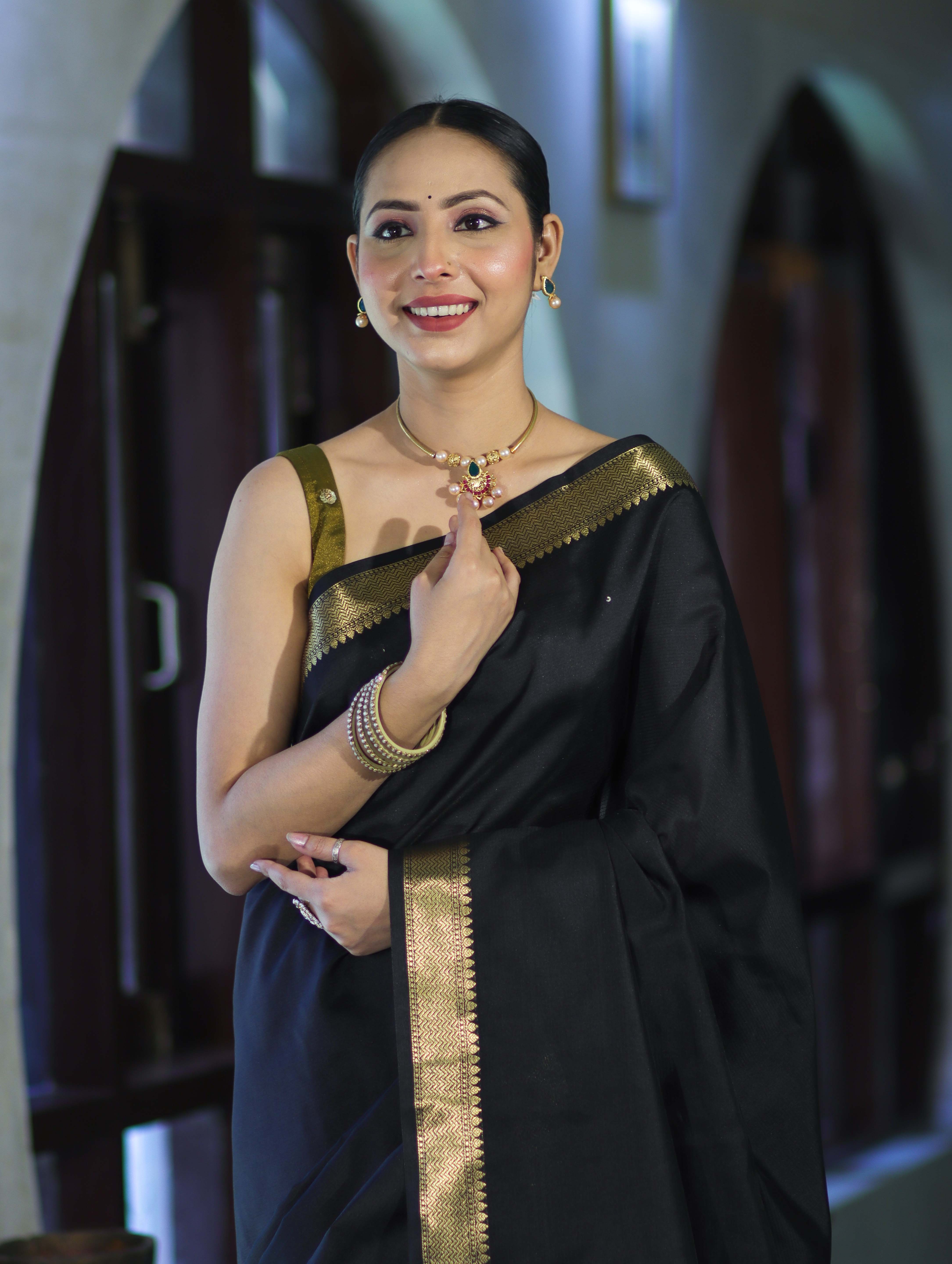 Banarasee Handloom Cotton Silk Plain Saree With Contrast Pallu & Border-Black & Gold