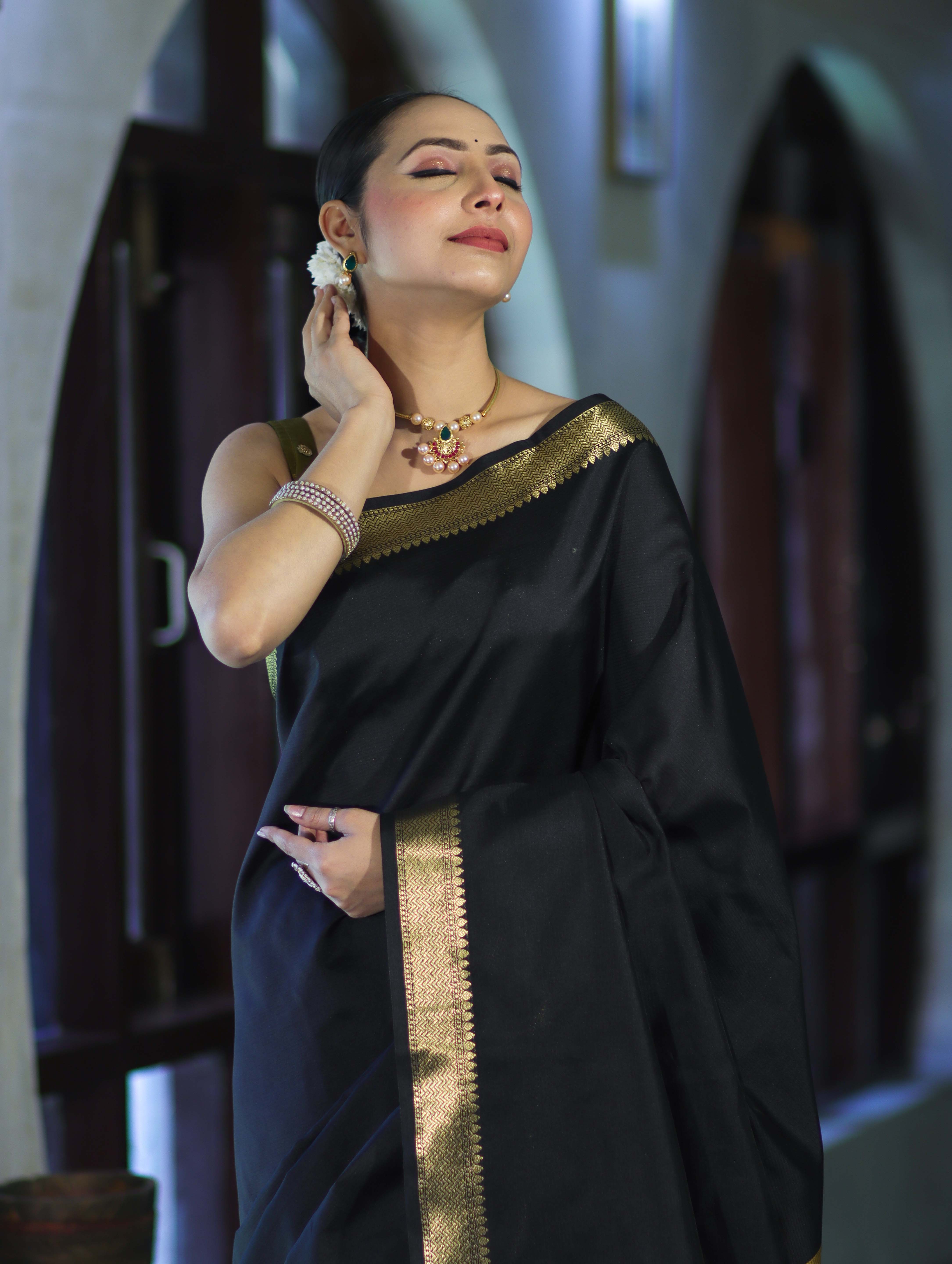 Banarasee Handloom Cotton Silk Plain Saree With Contrast Pallu & Border-Black & Gold