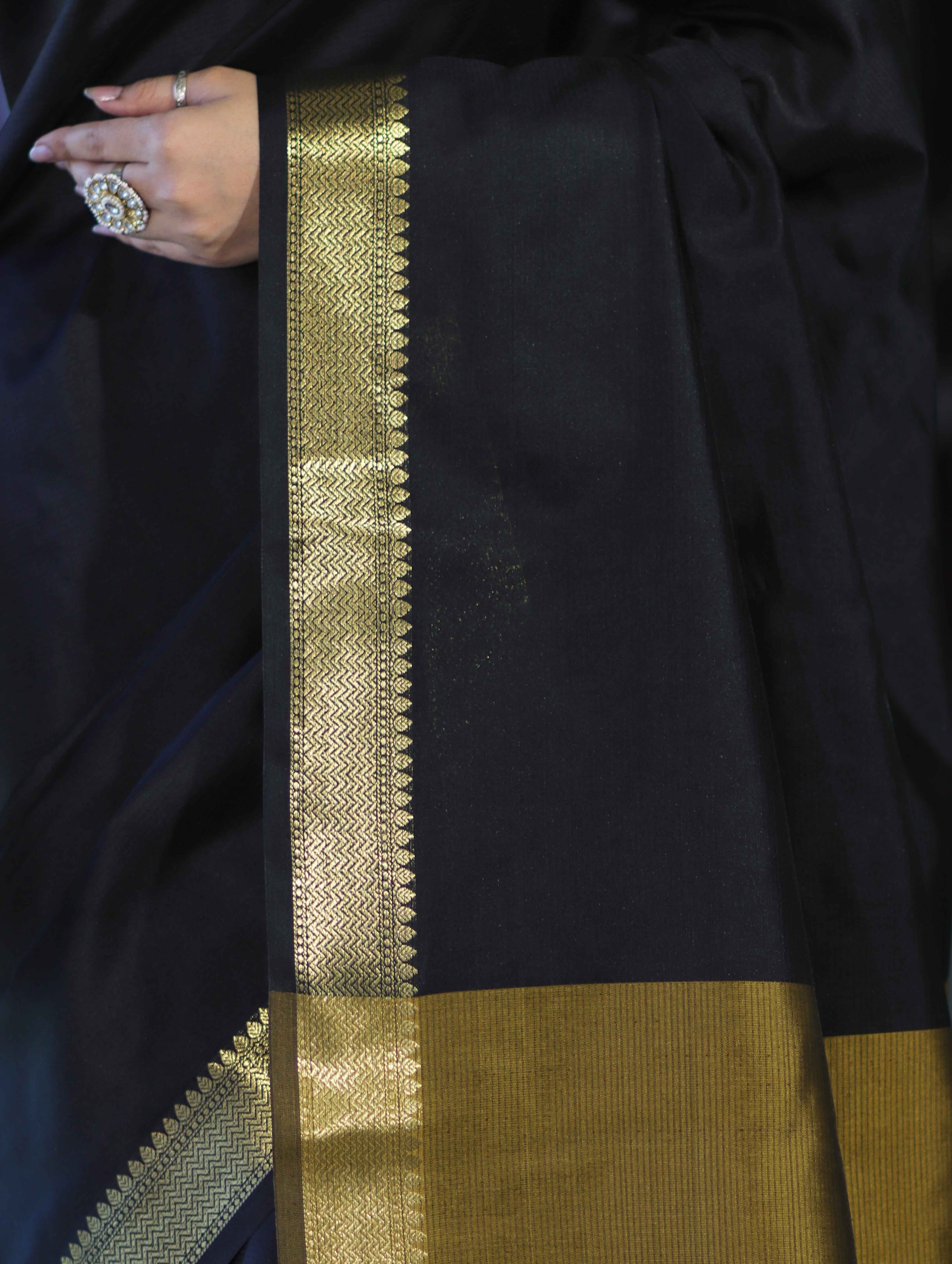Banarasee Handloom Cotton Silk Plain Saree With Contrast Pallu & Border-Black & Gold