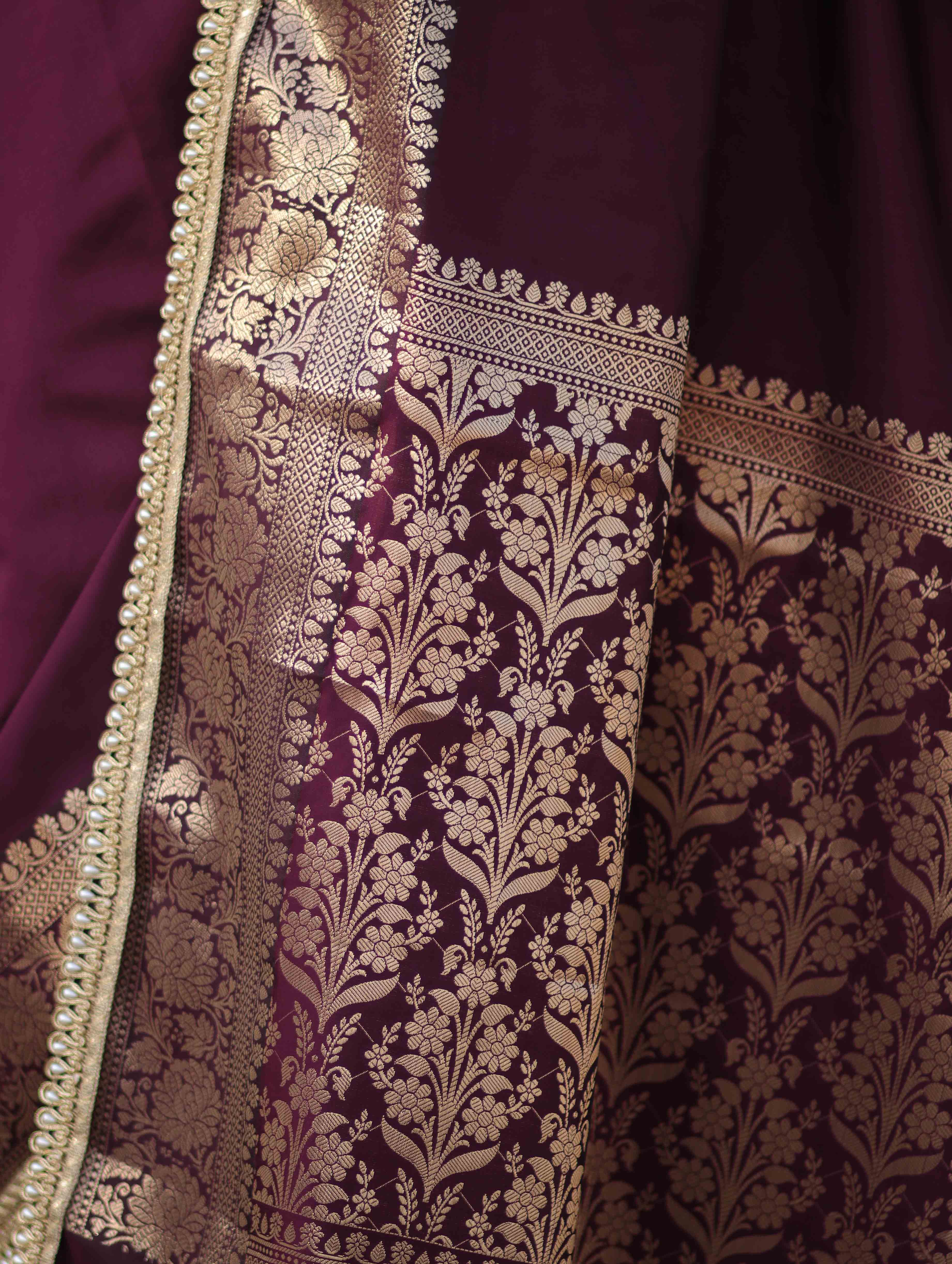 Banarasee Handloom Semi Silk Plain Saree With Zari Border & Lace-Burgundy