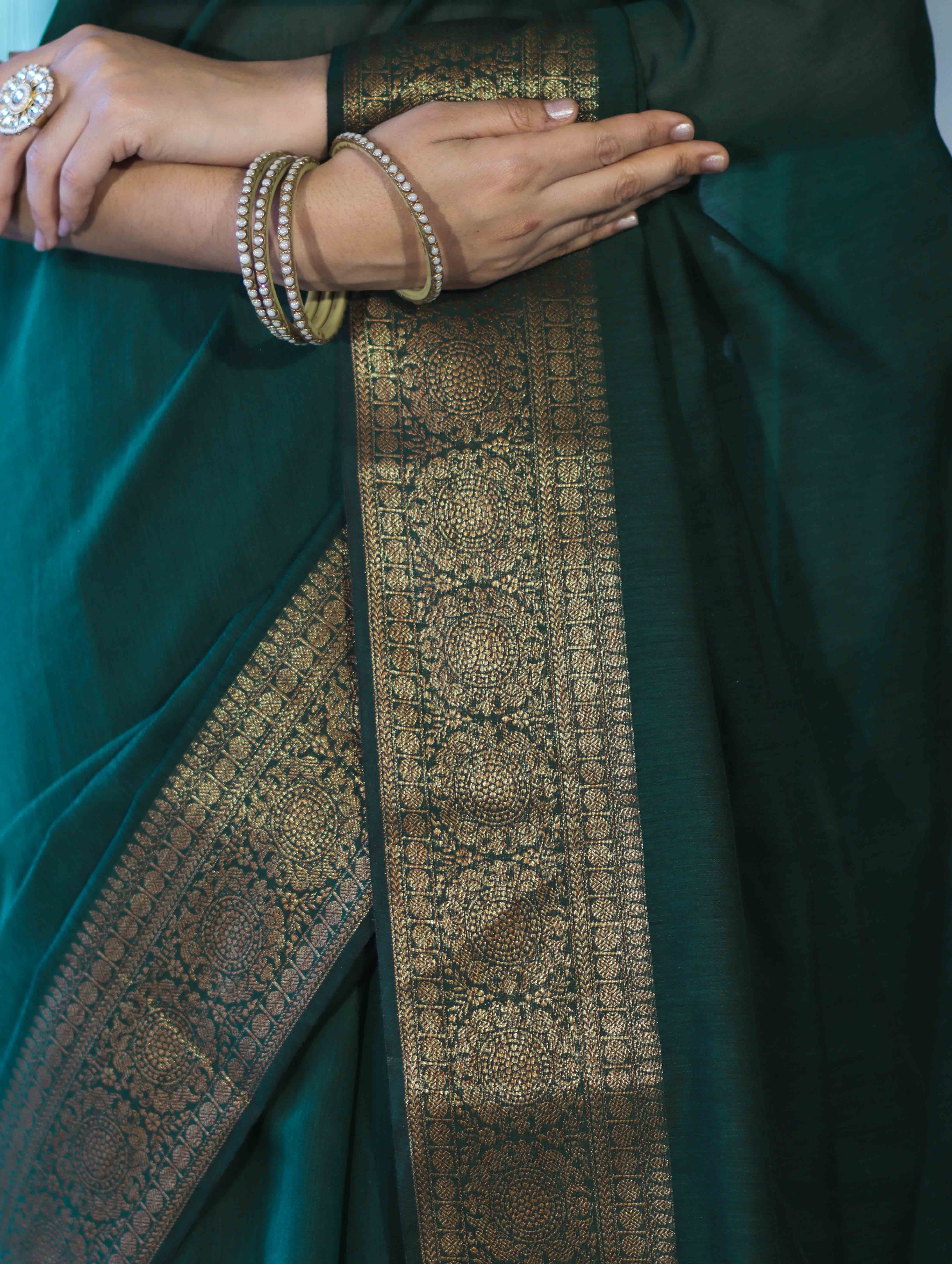 Banarasee Handloom Cotton Silk Plain Saree With Antique Zari Border-Deep Green