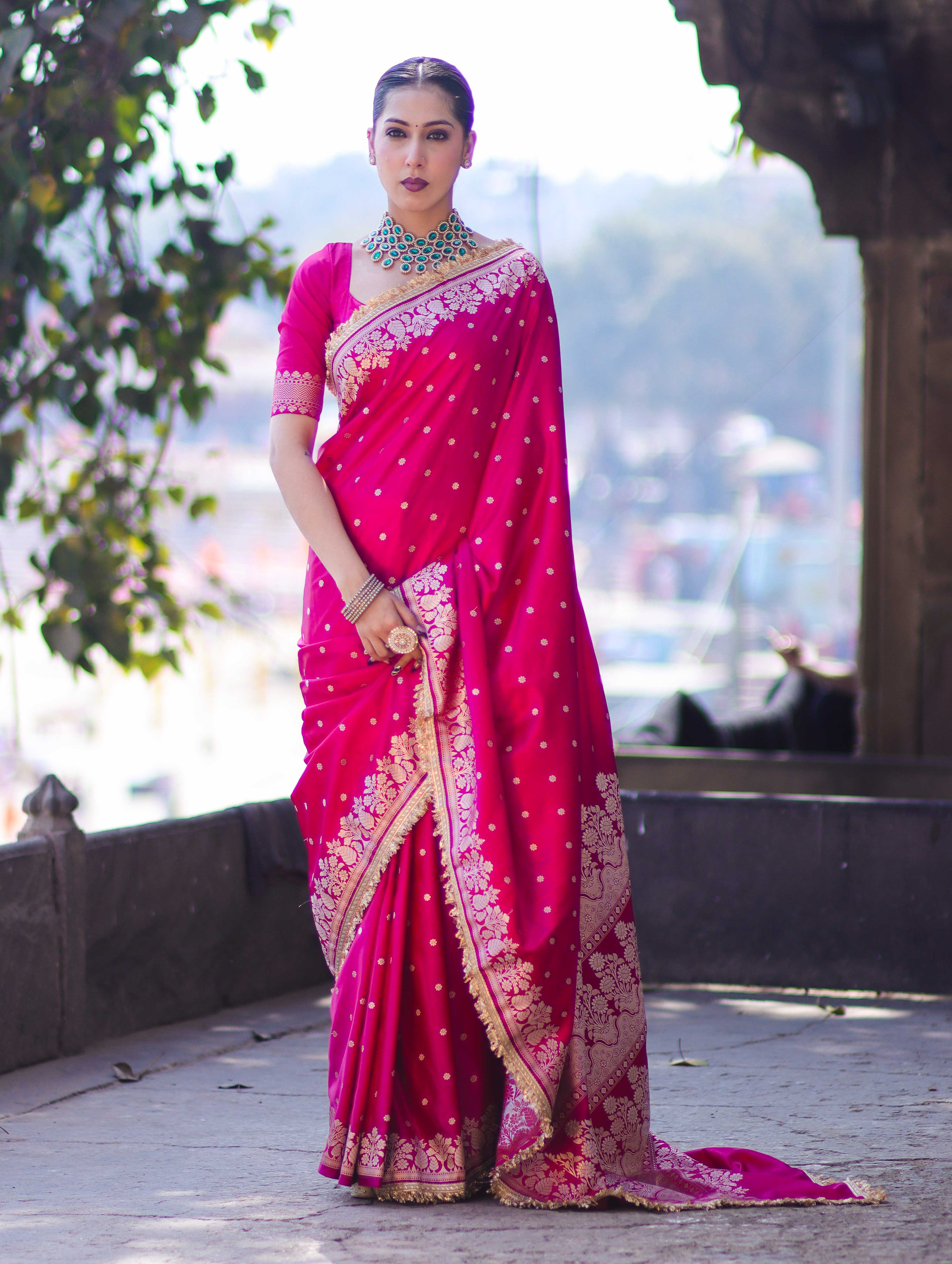 Banarasee Handloom Mashru Silk Saree With Buti Design Floral Zari Border & Lace-Fuchsia Pink