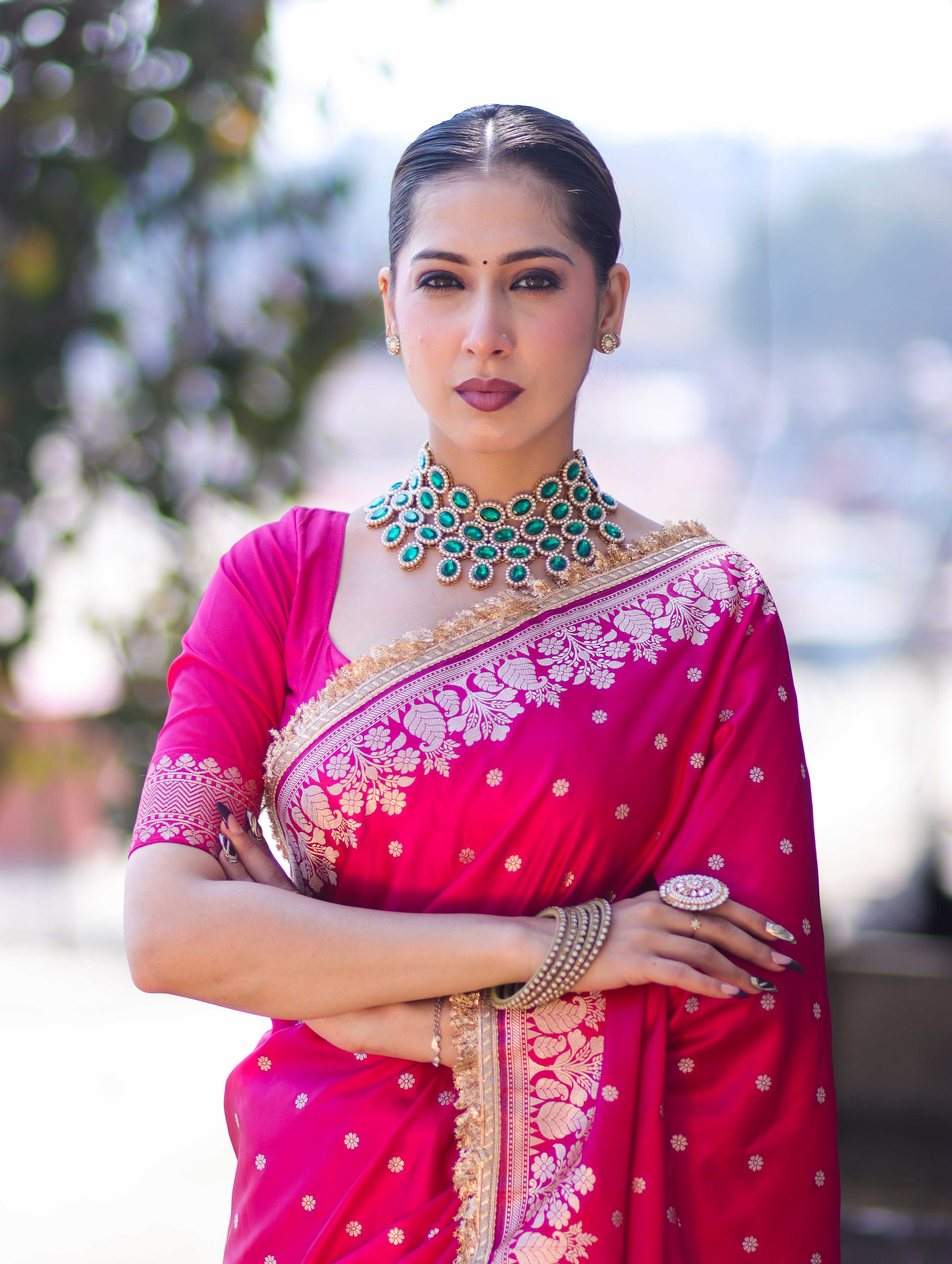 Banarasee Handloom Mashru Silk Saree With Buti Design Floral Zari Border & Lace-Fuchsia Pink