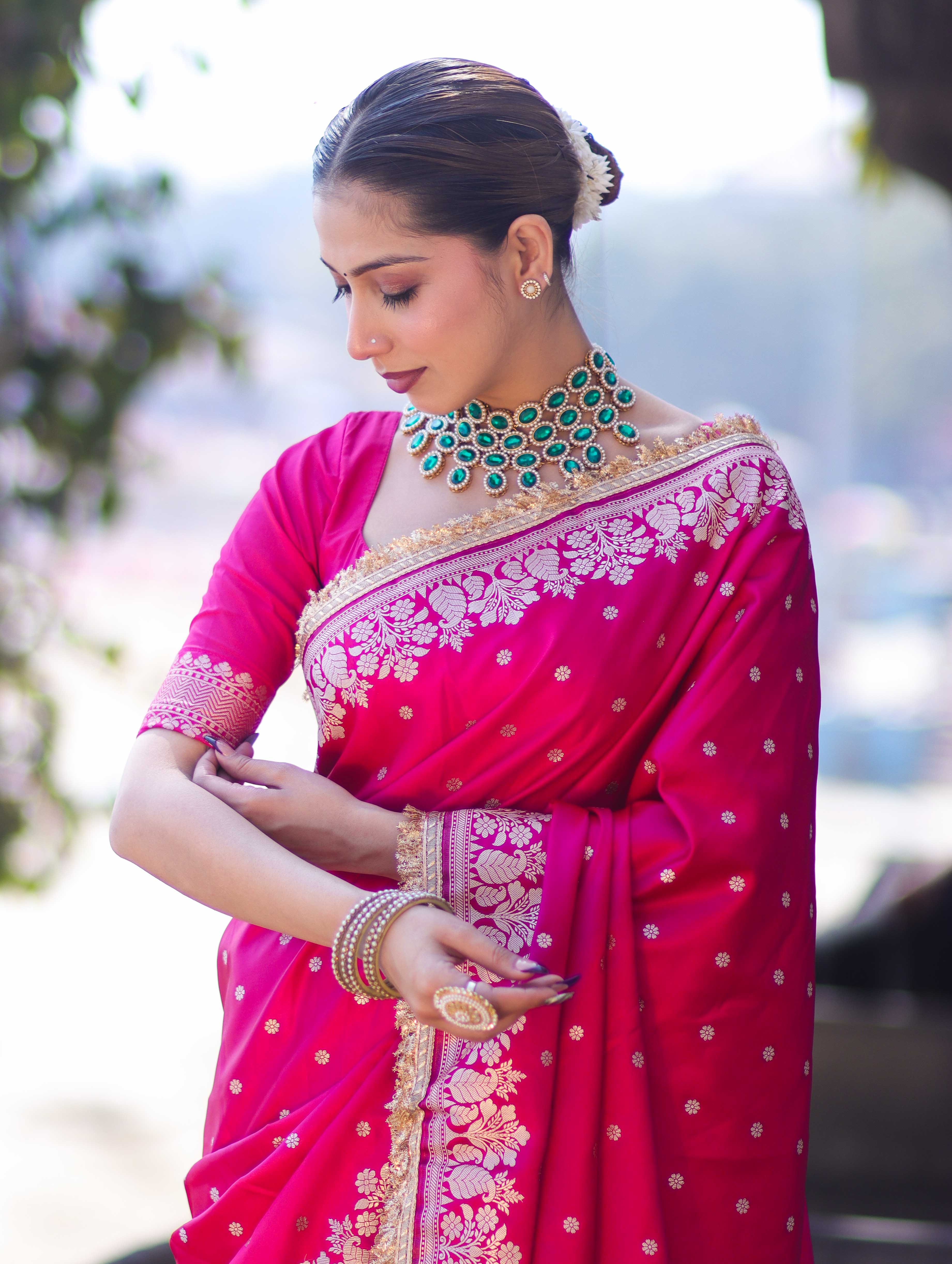 Banarasee Handloom Mashru Silk Saree With Buti Design Floral Zari Border & Lace-Fuchsia Pink