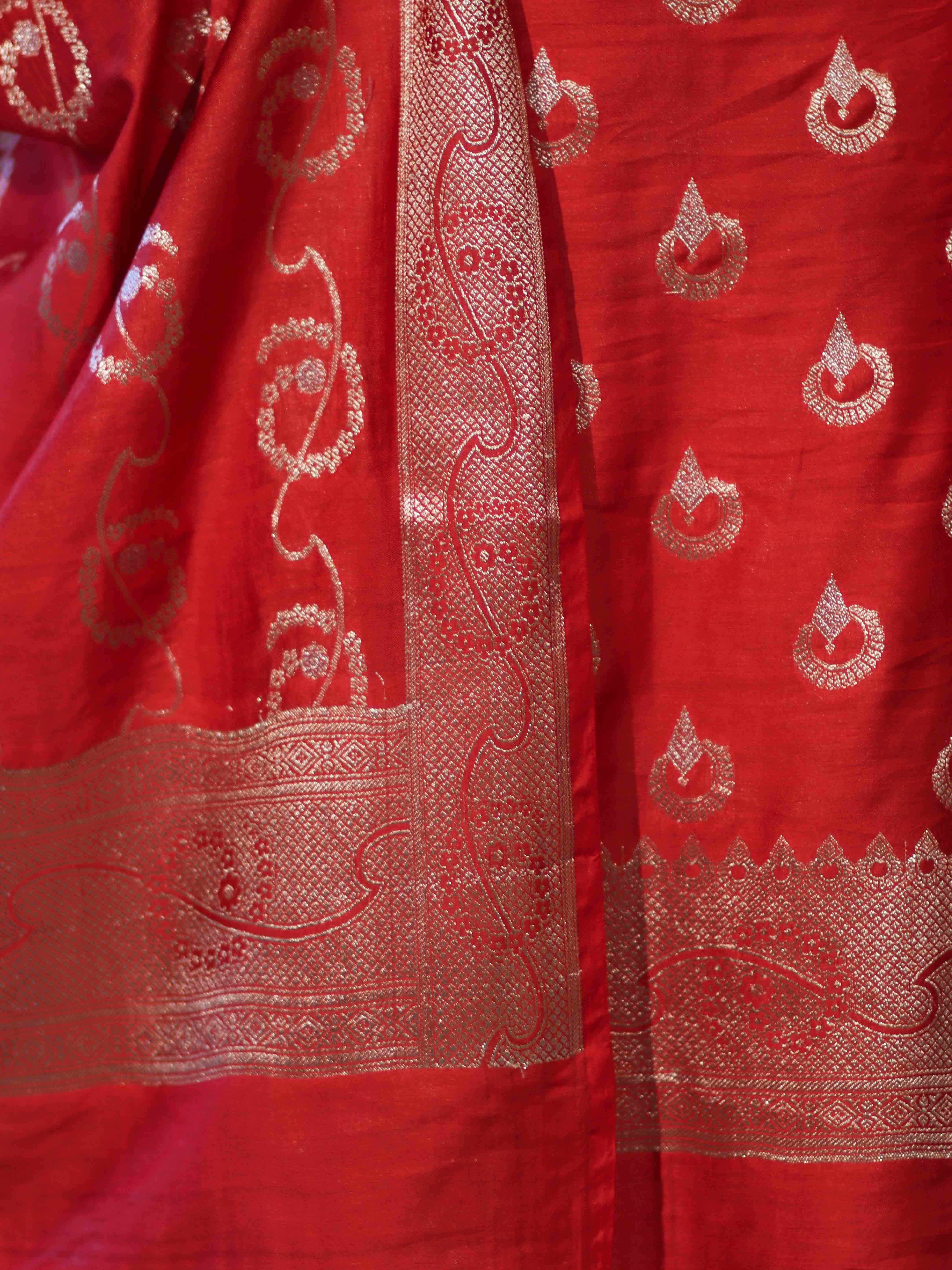 Banarasee Zari Embroidered Chanderi Silk Salwar Kameez With Dupatta Set-Red