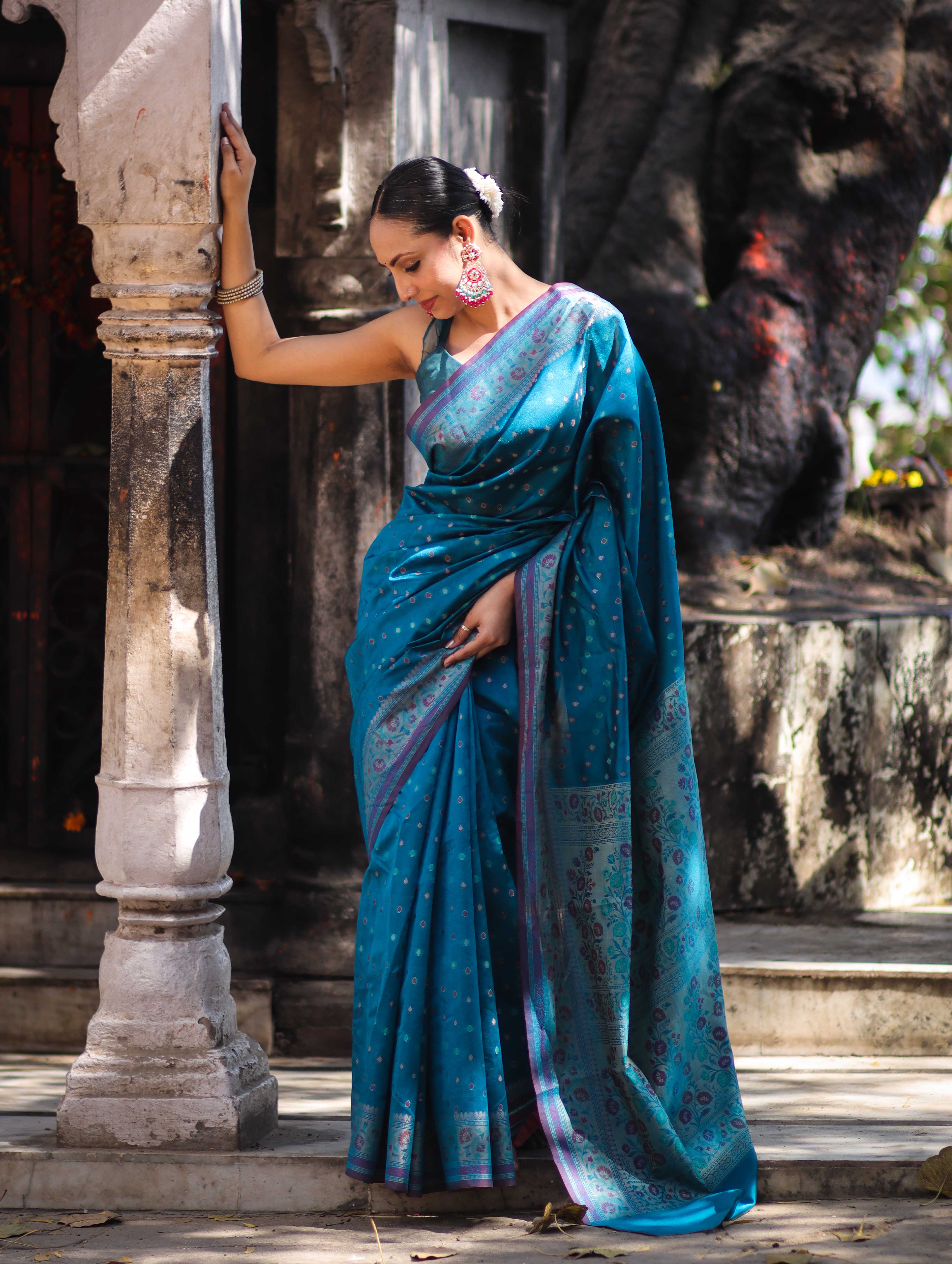Banarasee Semi Chiffon Saree With Zari Buti Design & Contrast Border-Blue